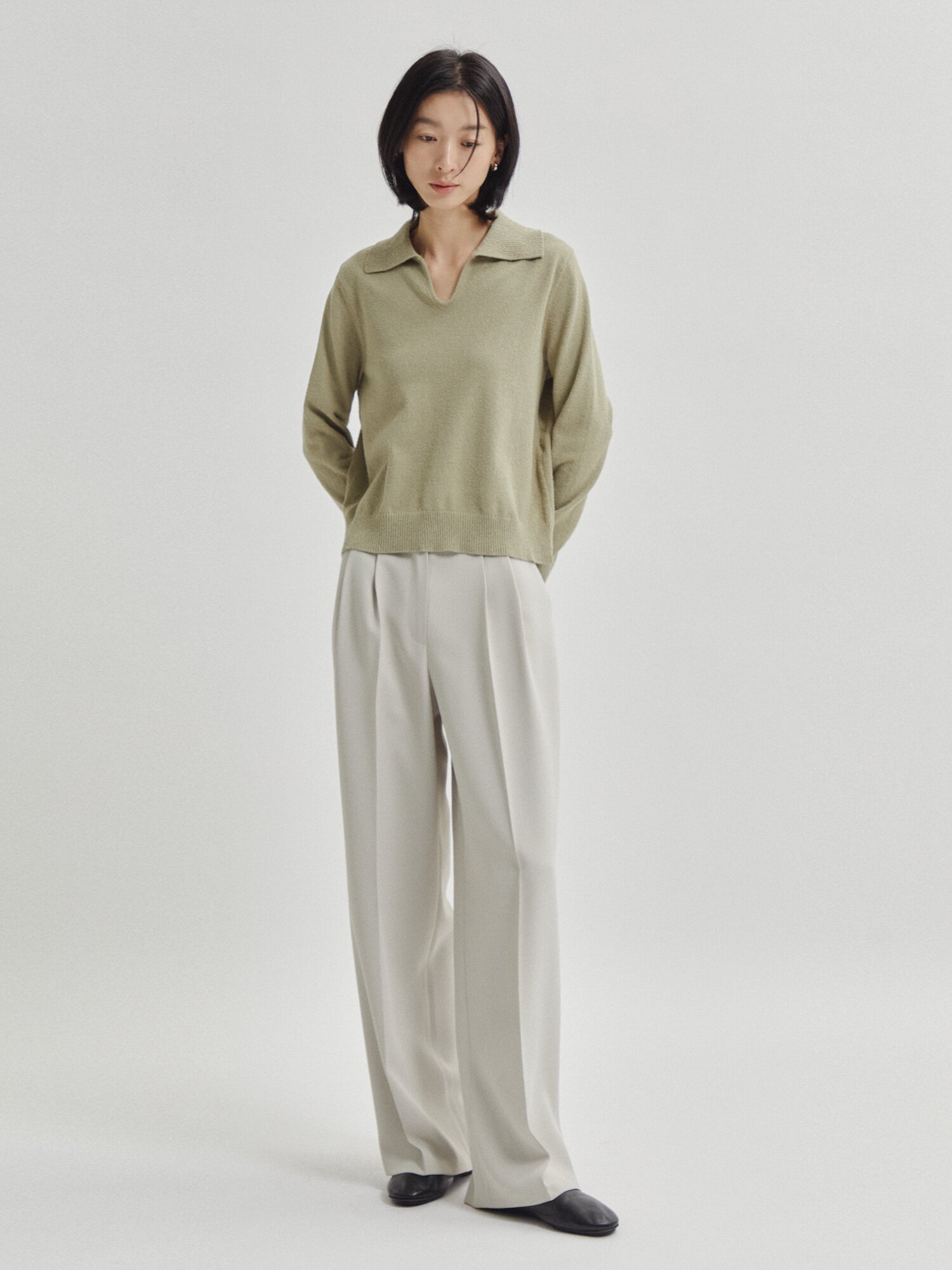 루즈핏 슬릿 칼라 풀오버 니트 (LIGHT KHAKI)