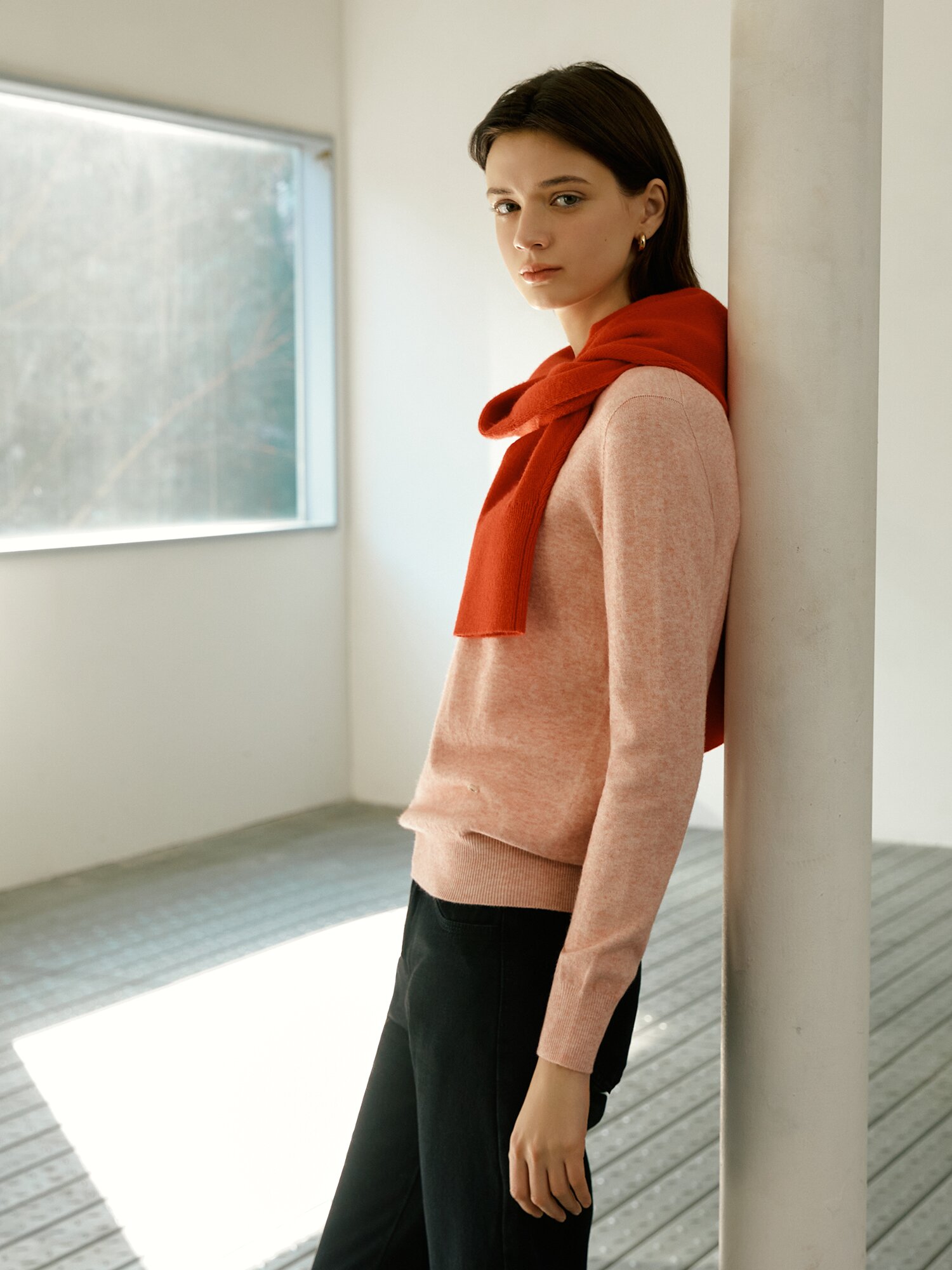 홀가먼트 라운드넥 풀오버 니트 (LIGHT PINK)