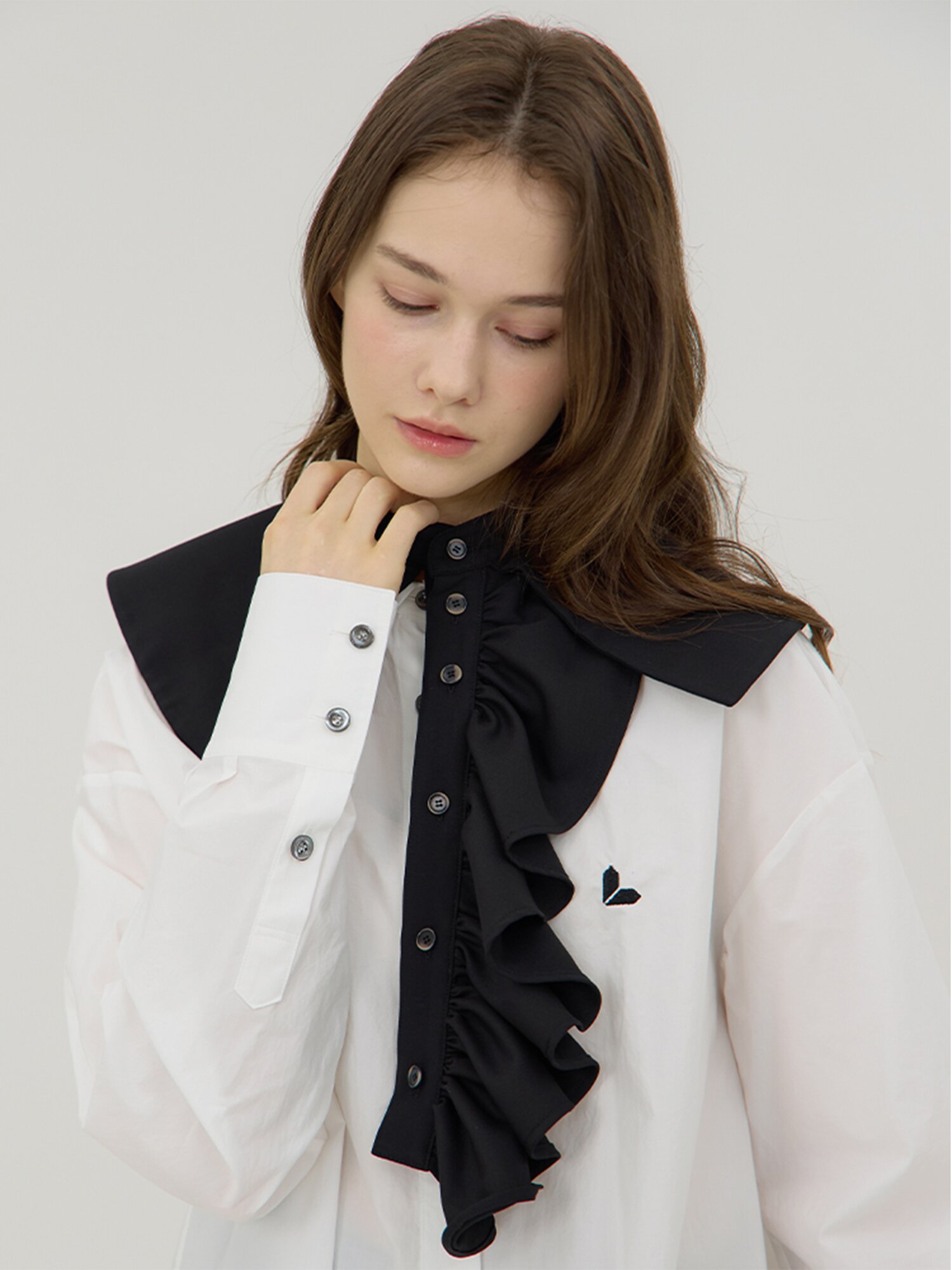 Motif Neck Cape  - Black