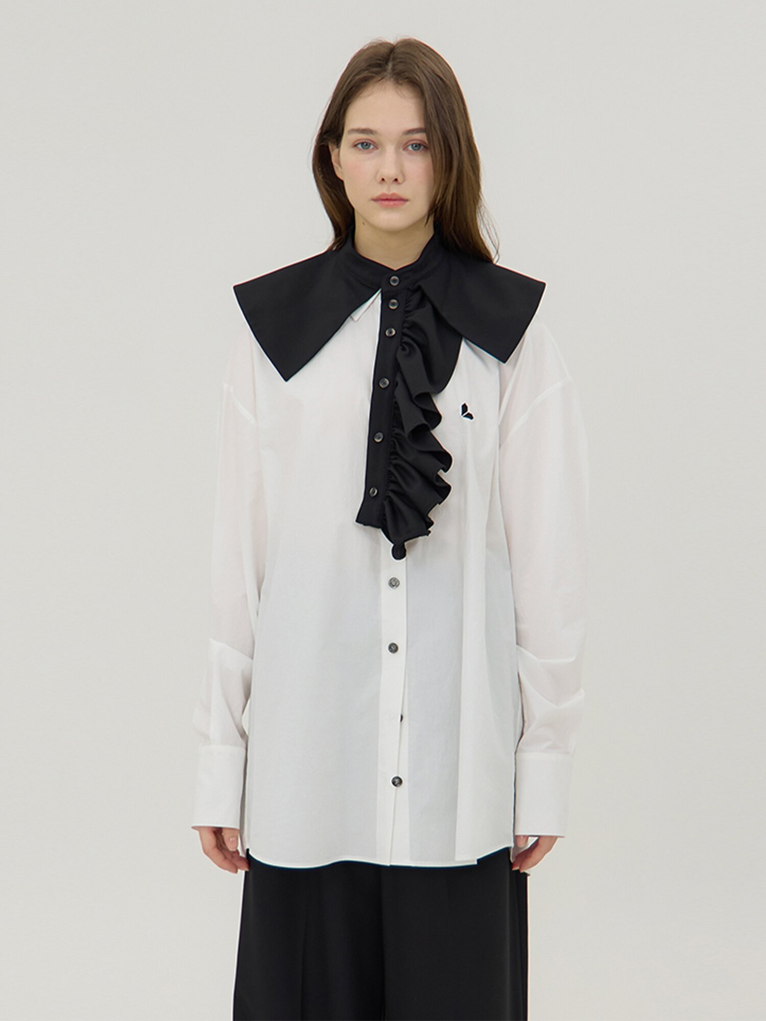 Motif Neck Cape  - Black