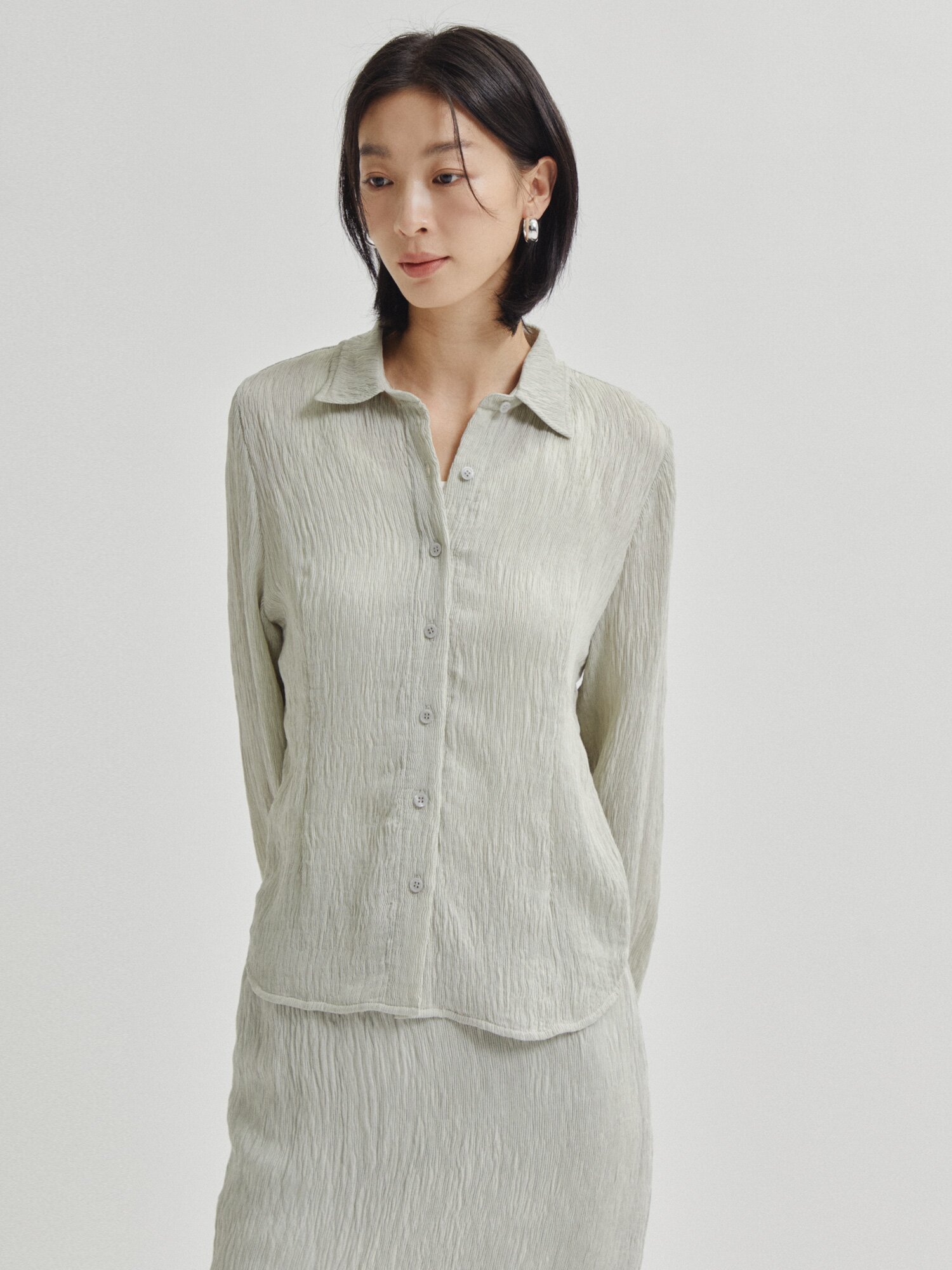 린넨 링클 슬림핏 블라우스 (LIGHT GREY)