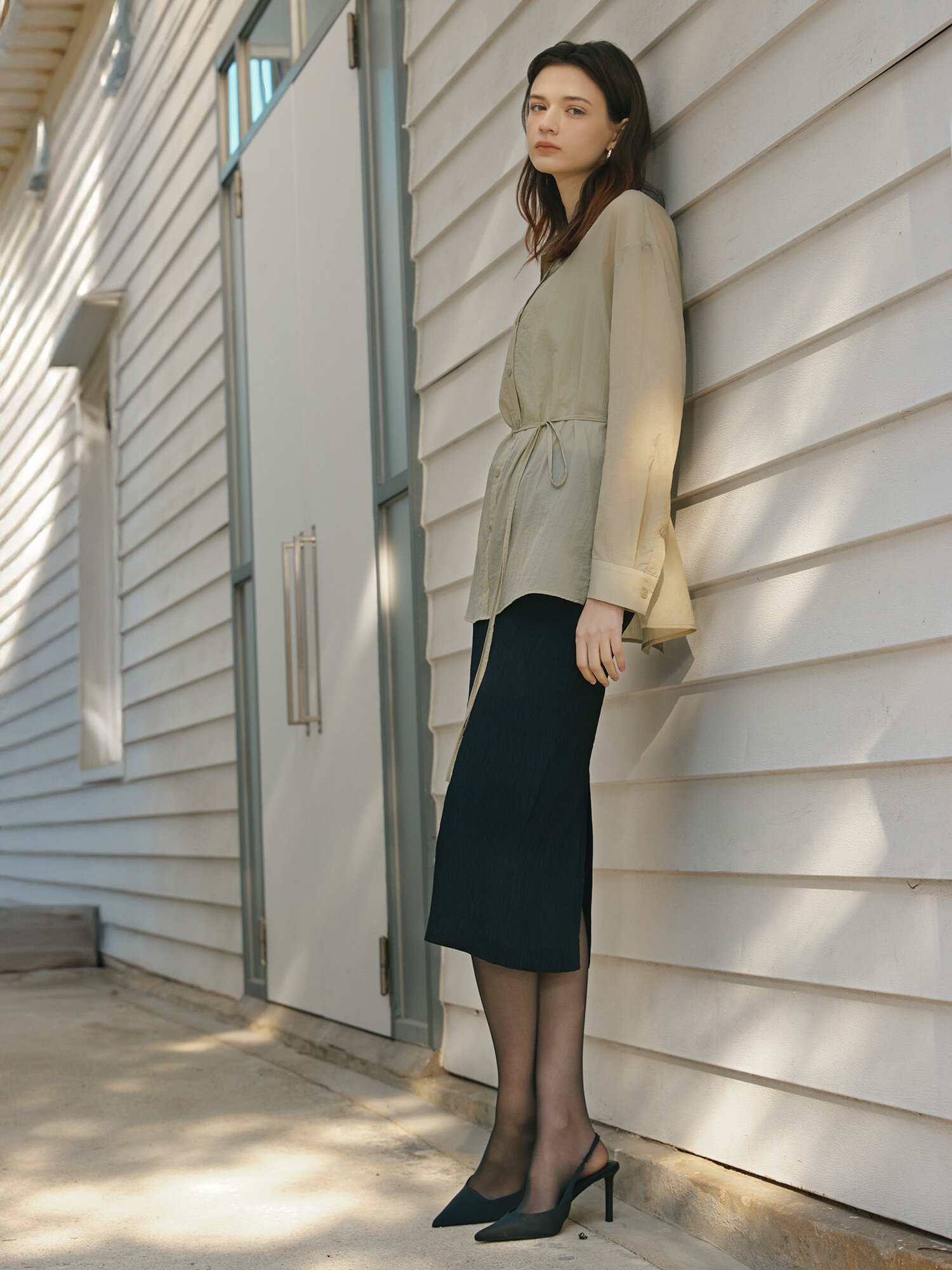 사선 슬릿 투웨이 블라우스 (LIGHT KHAKI)