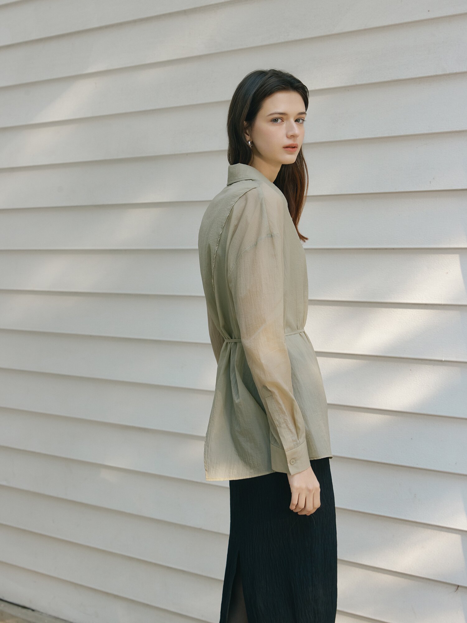 사선 슬릿 투웨이 블라우스 (LIGHT KHAKI)