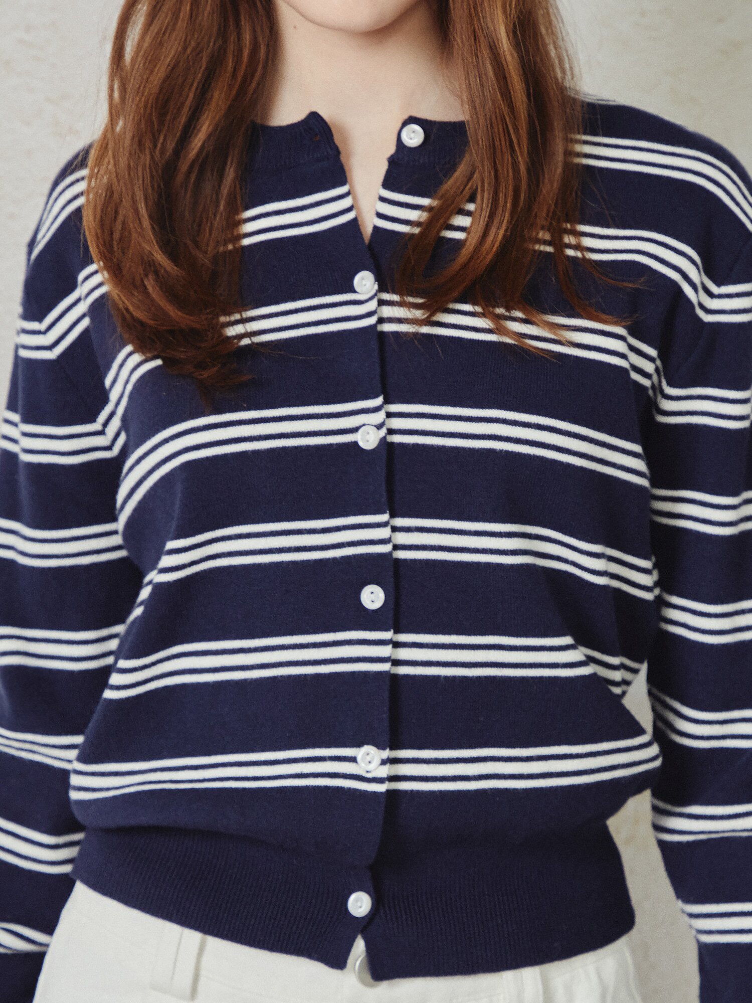 라운드넥 스트라이프 니트 카디건 (NAVY)