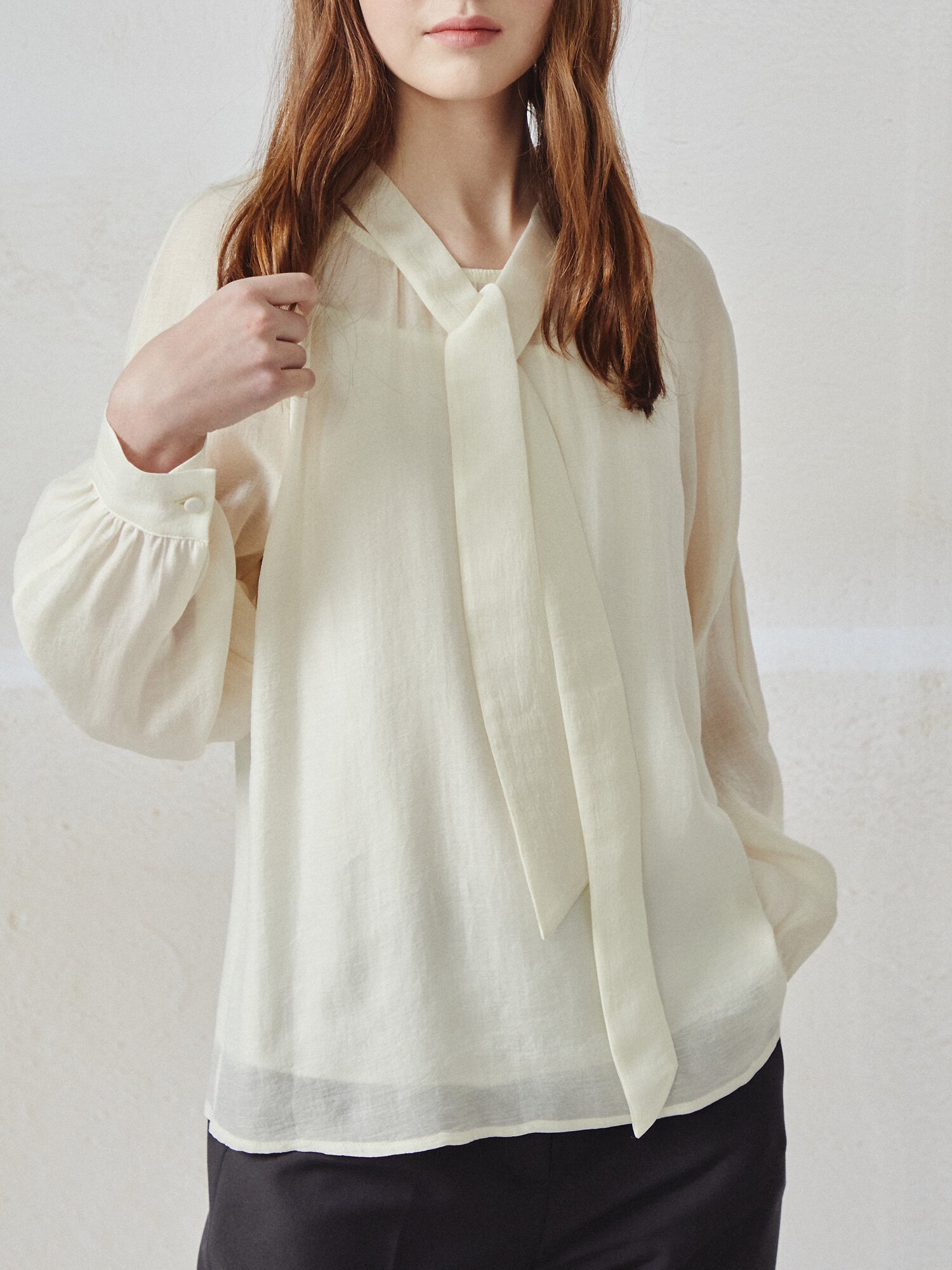 타이넥 볼륨 블라우스 (CREAM)