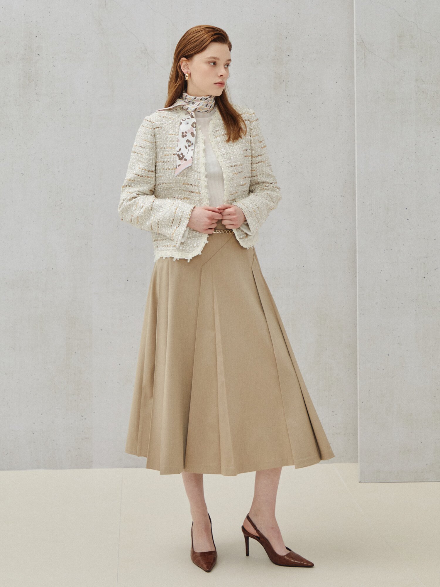 체인 포인트 플리츠 스커트 (BEIGE)