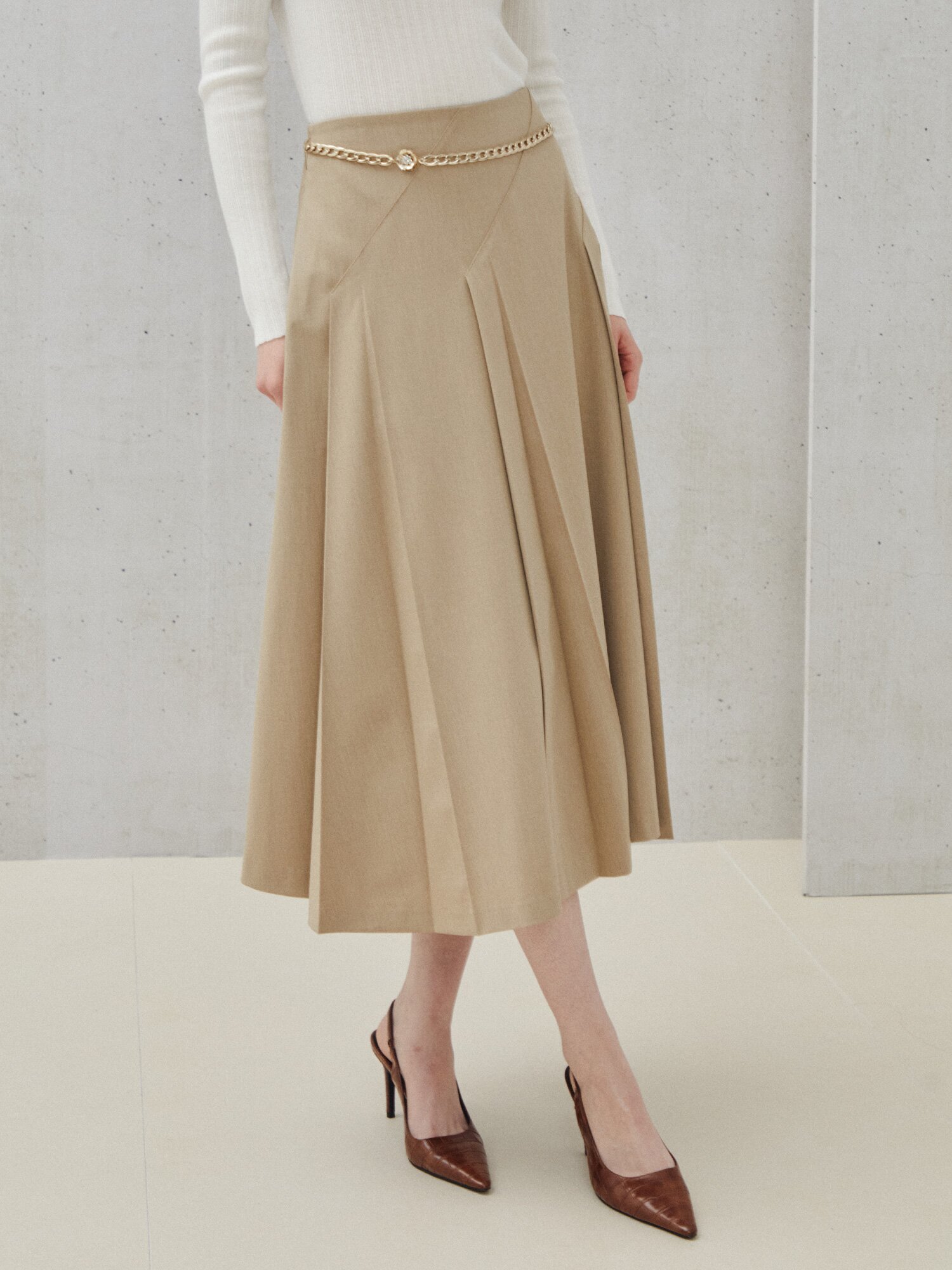체인 포인트 플리츠 스커트 (BEIGE)