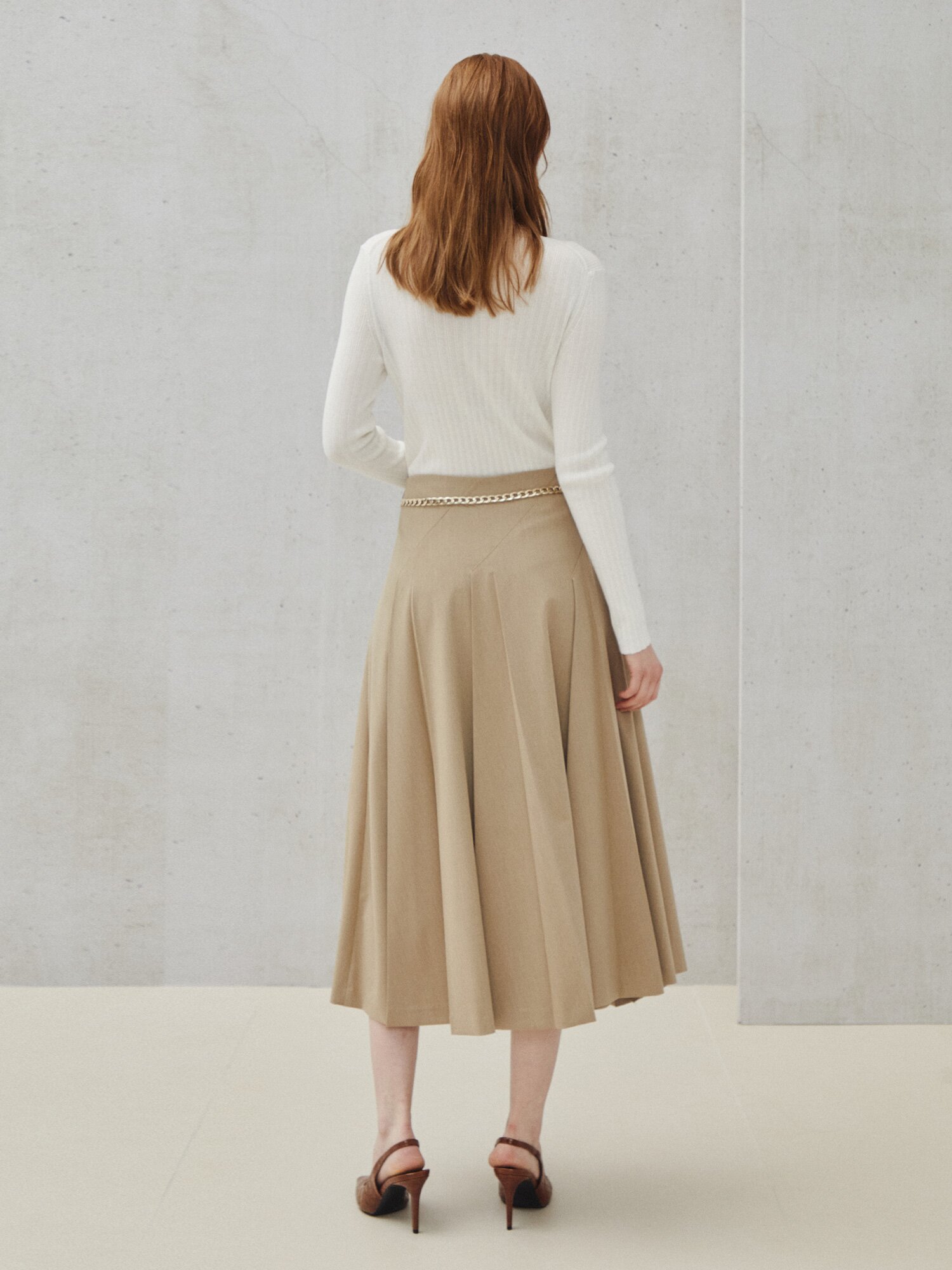 체인 포인트 플리츠 스커트 (BEIGE)