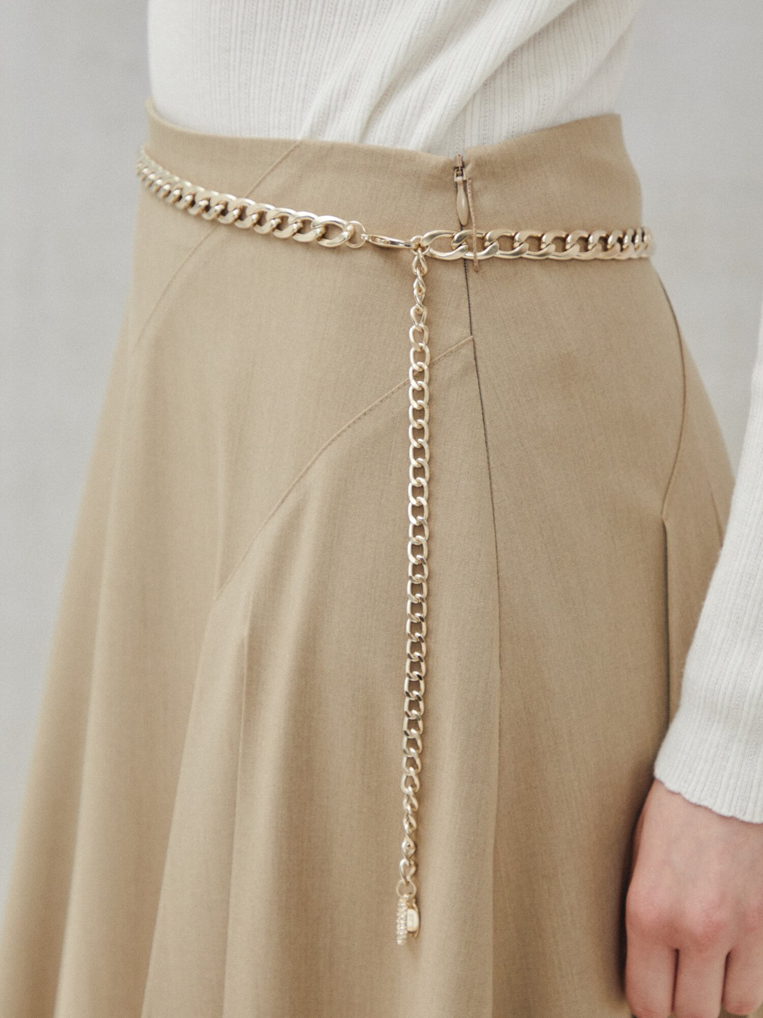 체인 포인트 플리츠 스커트 (BEIGE)