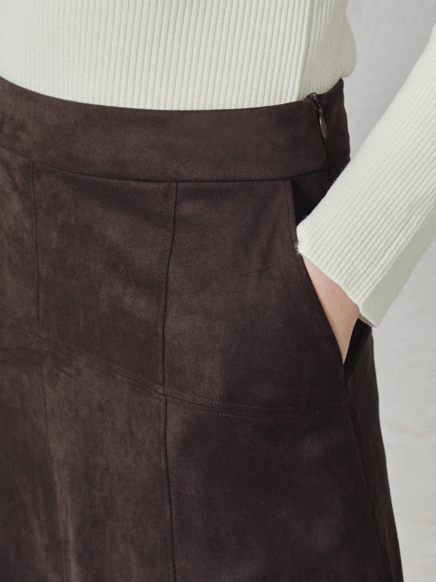 페이크 스웨이드 A라인 스커트 (DARK BROWN)