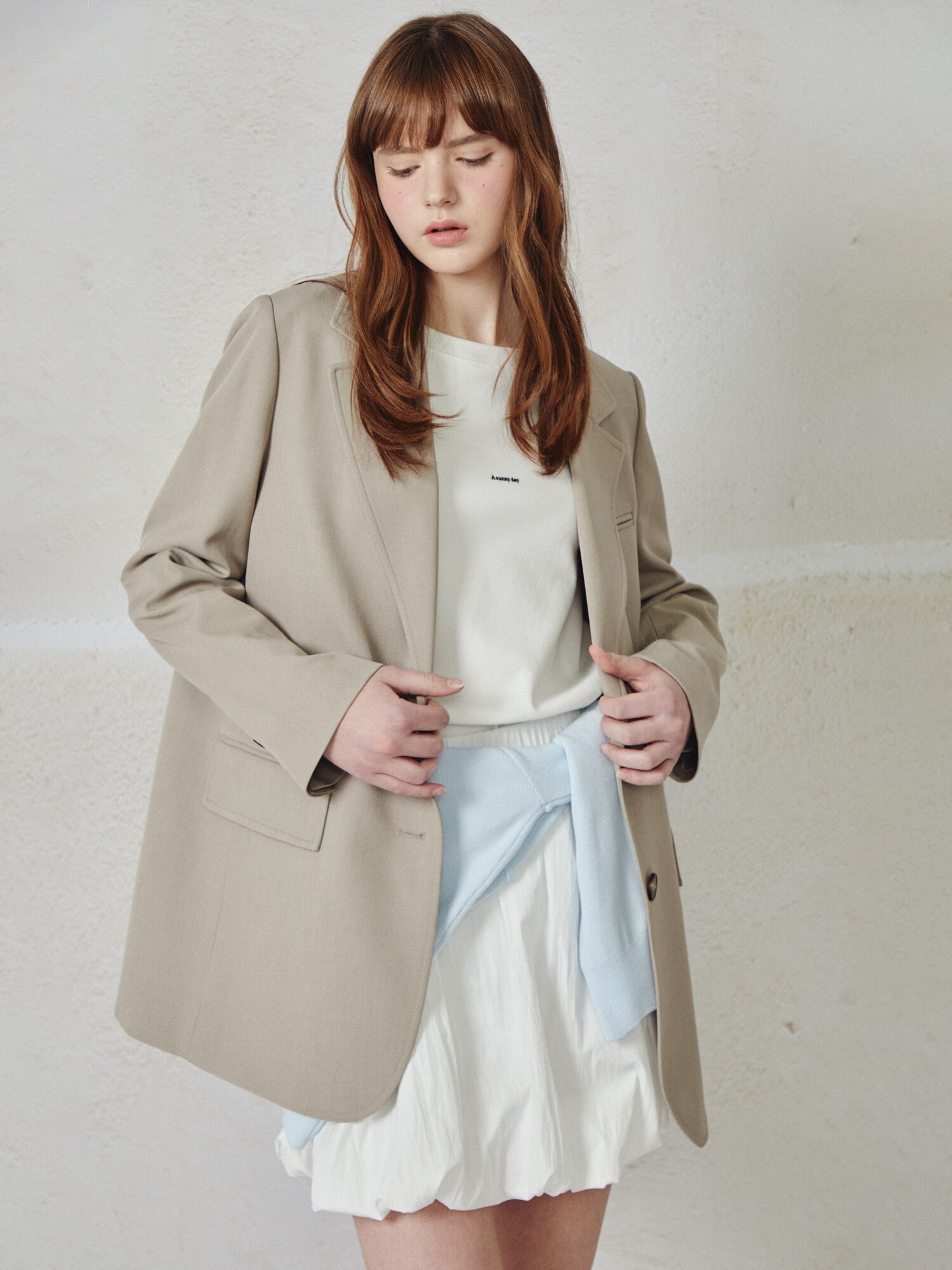 백 슬릿 투버튼 싱글 재킷 (BEIGE)