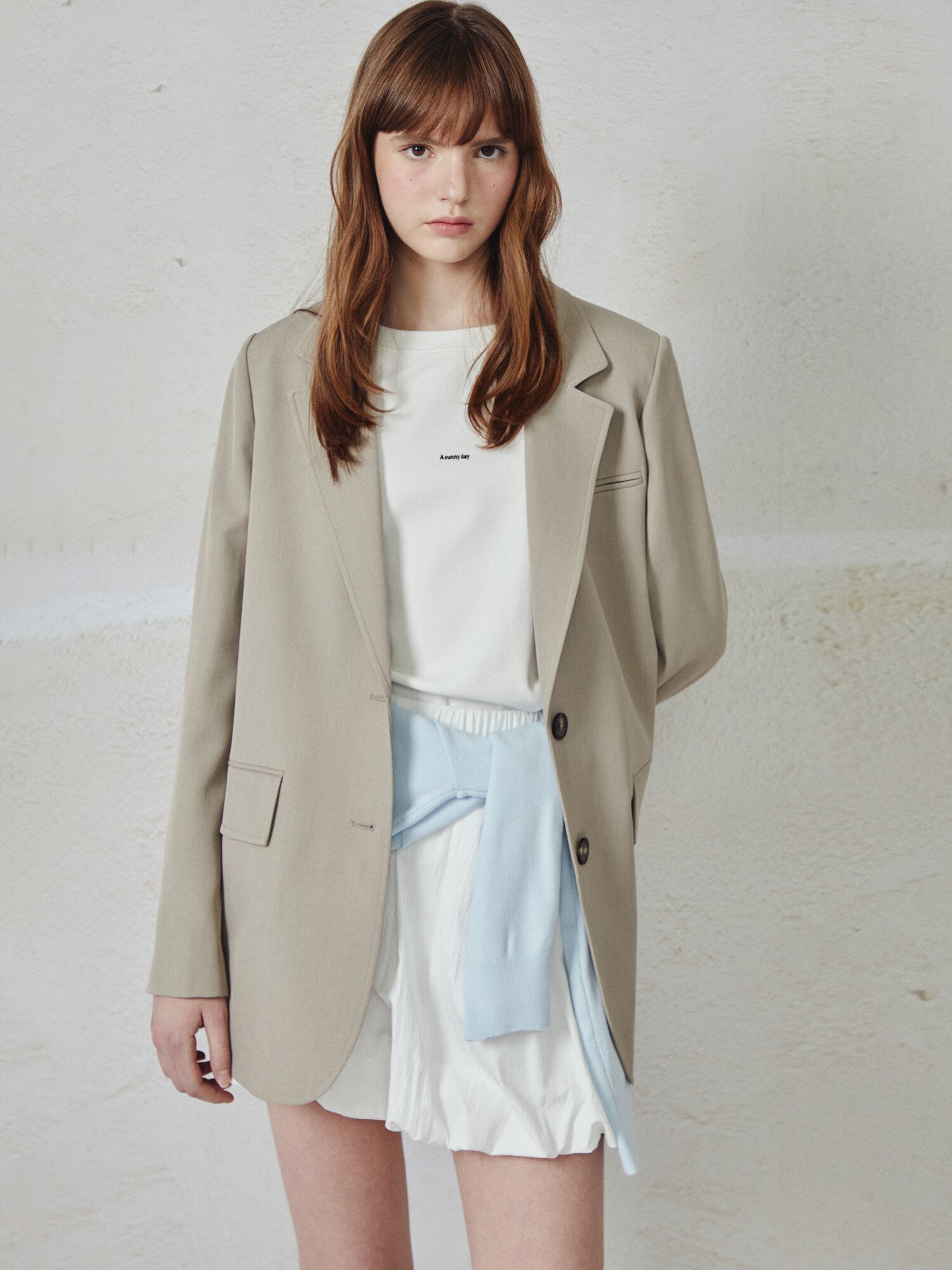 백 슬릿 투버튼 싱글 재킷 (BEIGE)