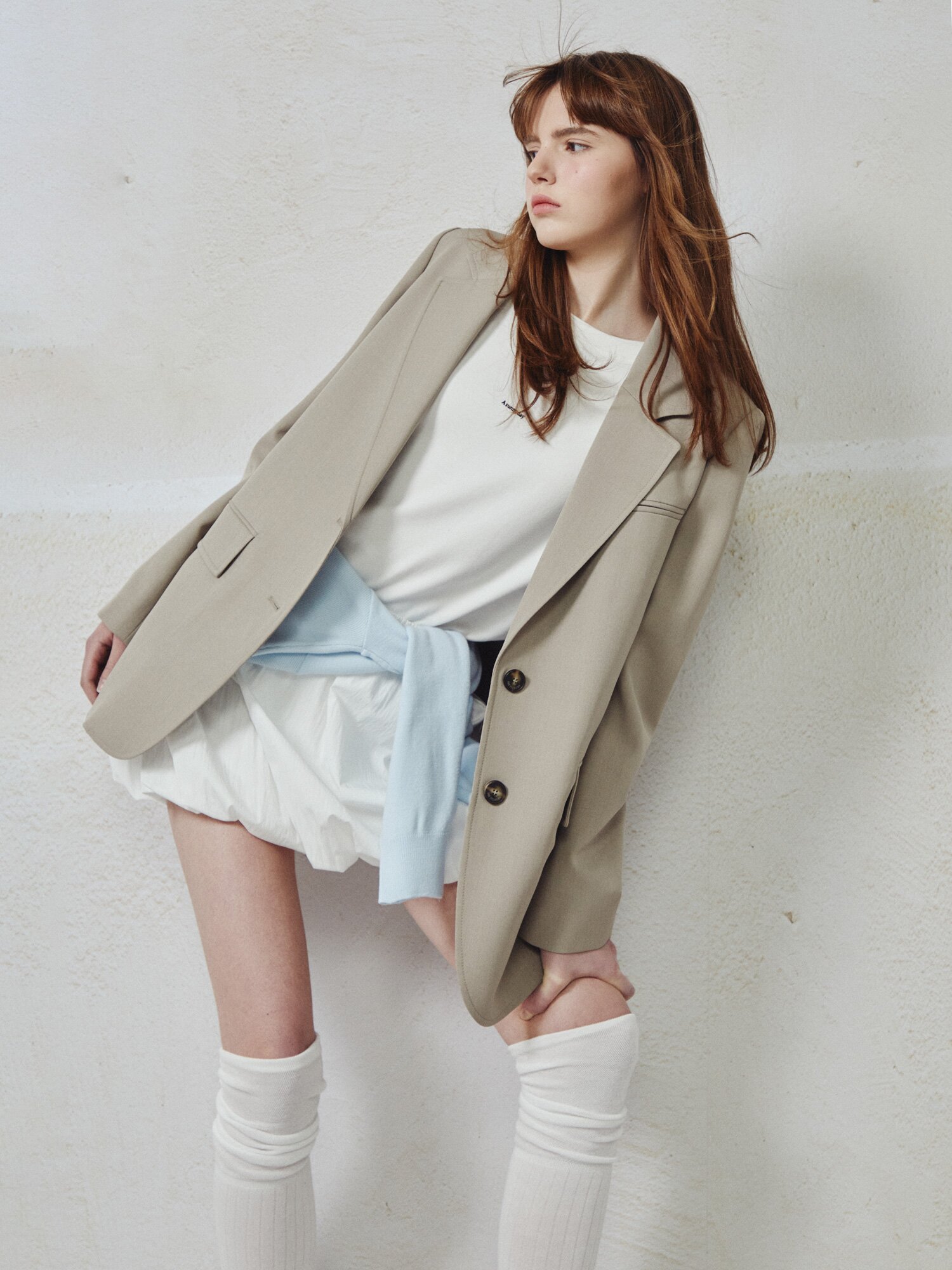 백 슬릿 투버튼 싱글 재킷 (BEIGE)