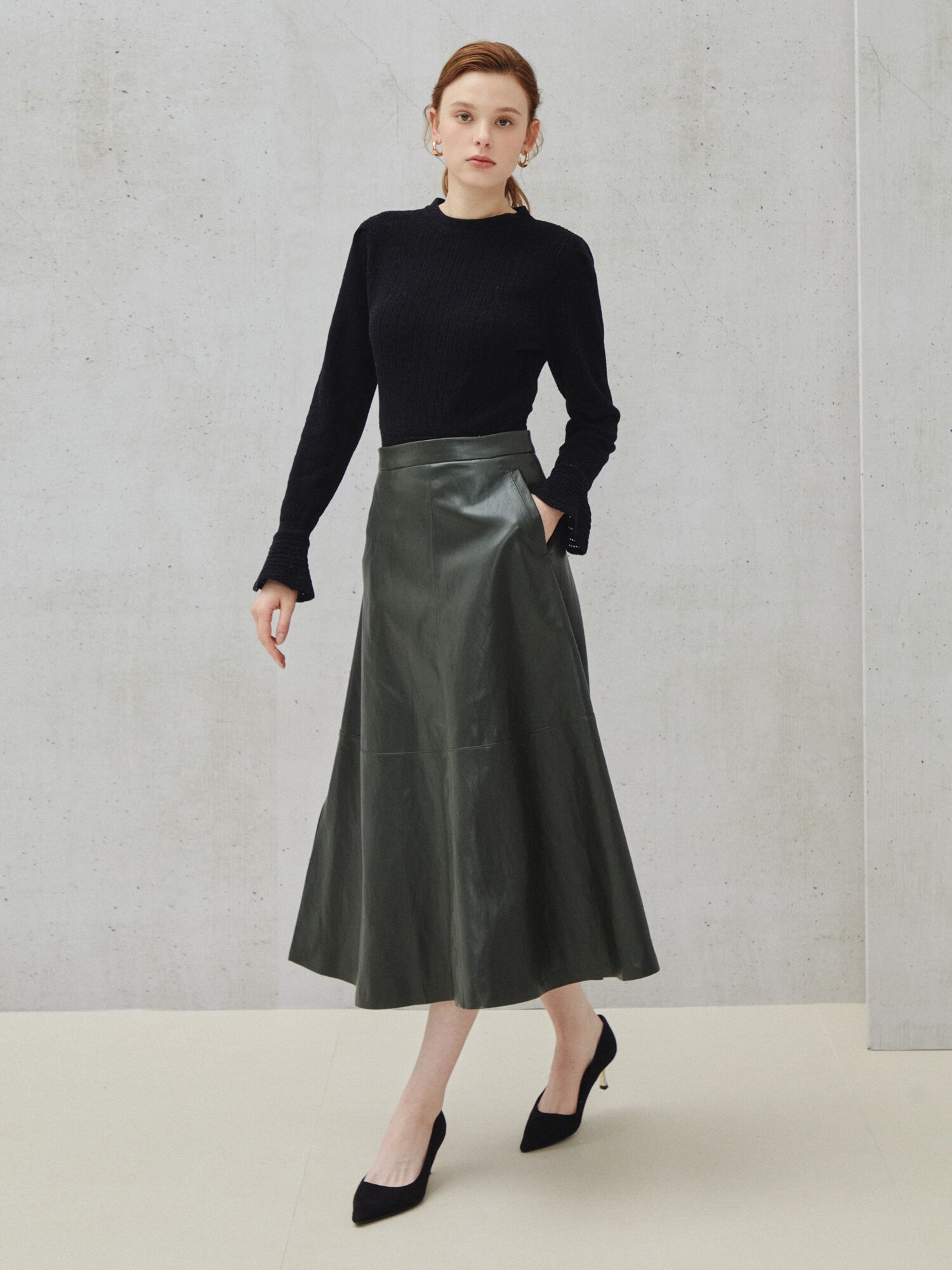 소프트 레더 플레어 스커트 (DARK GREEN)