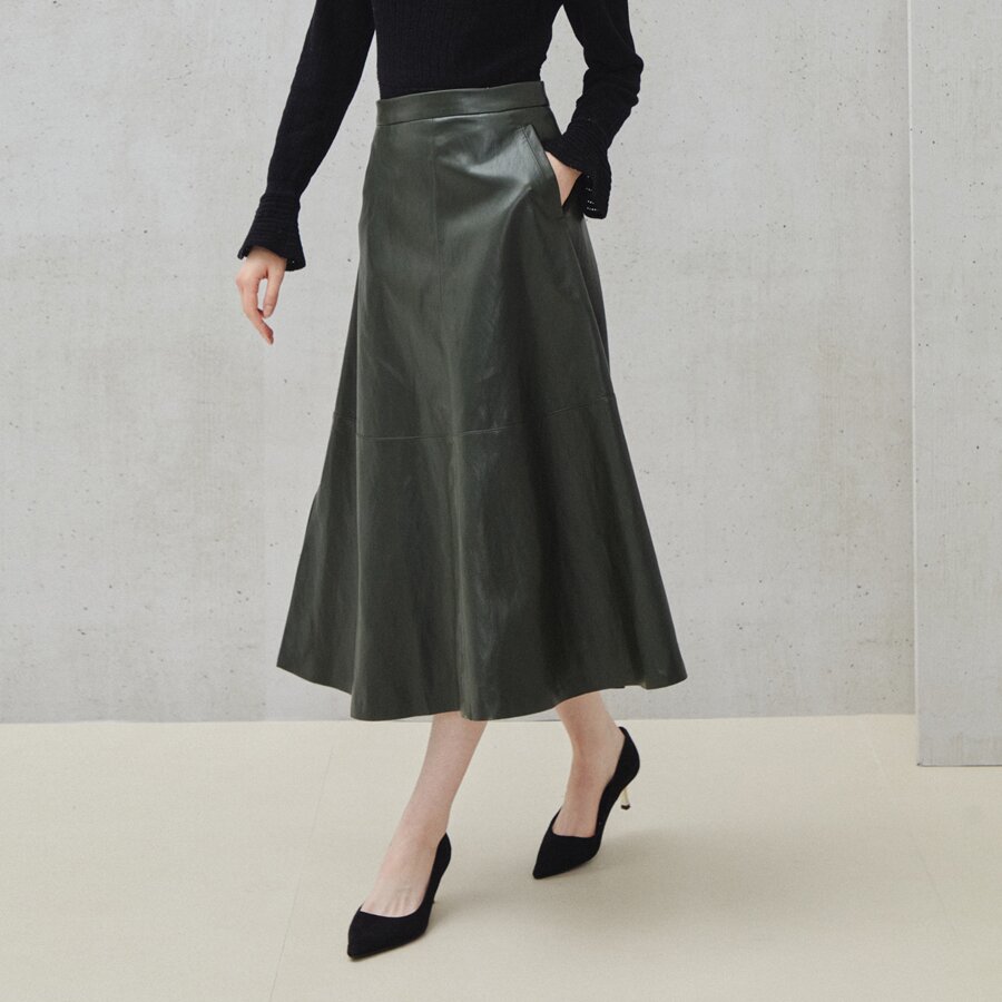 소프트 레더 플레어 스커트 (DARK GREEN)
