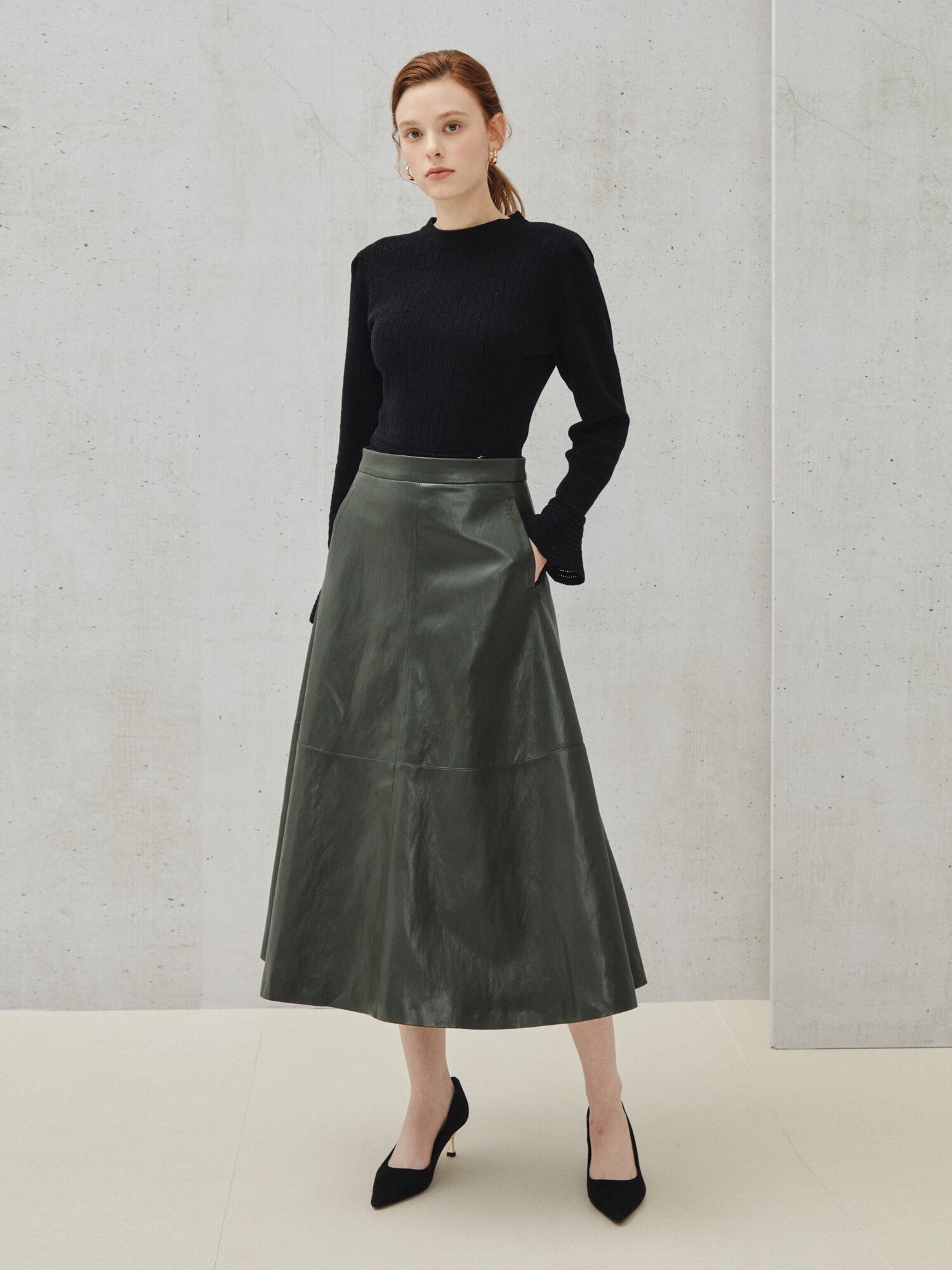 소프트 레더 플레어 스커트 (DARK GREEN)