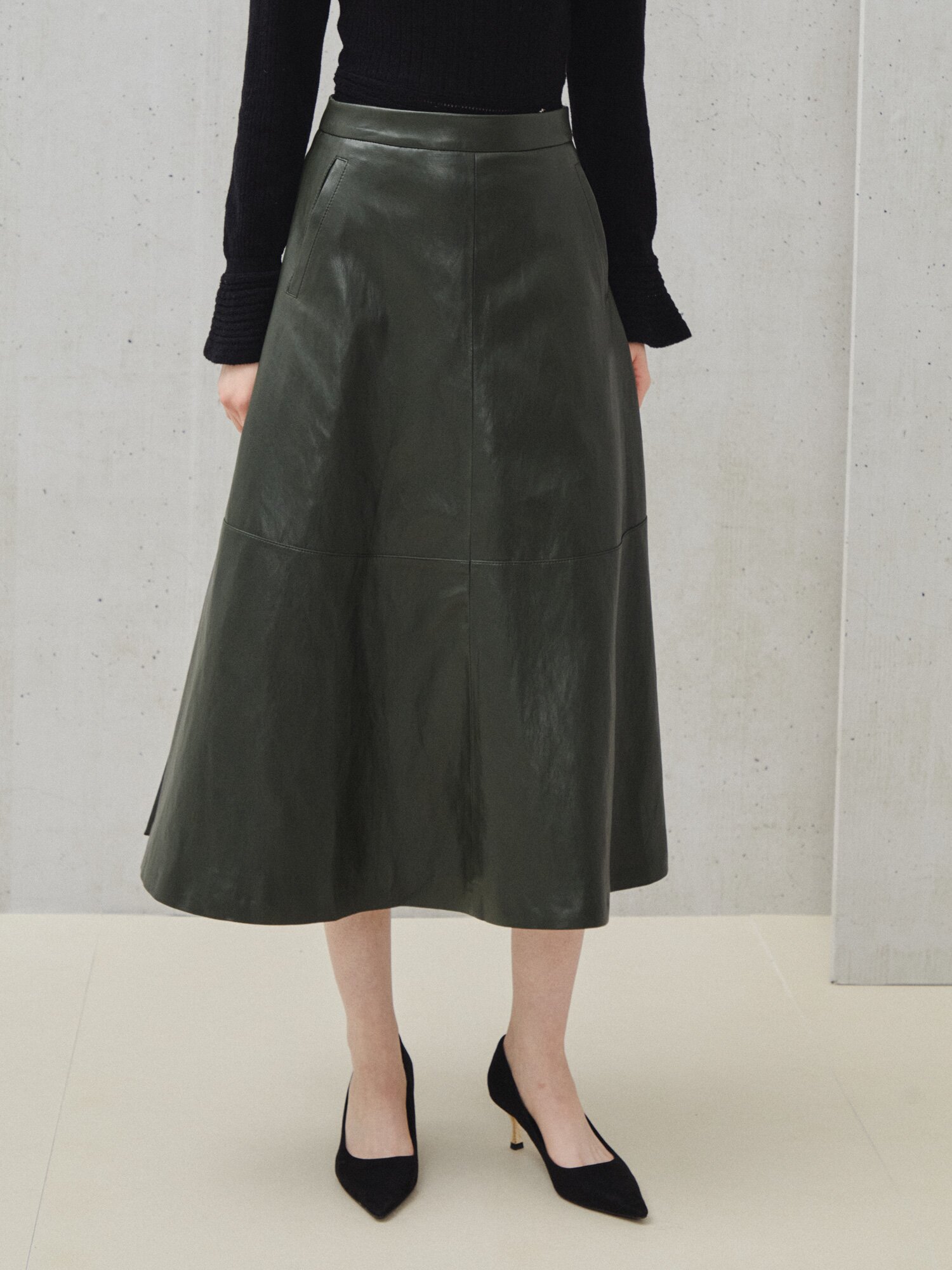 소프트 레더 플레어 스커트 (DARK GREEN)