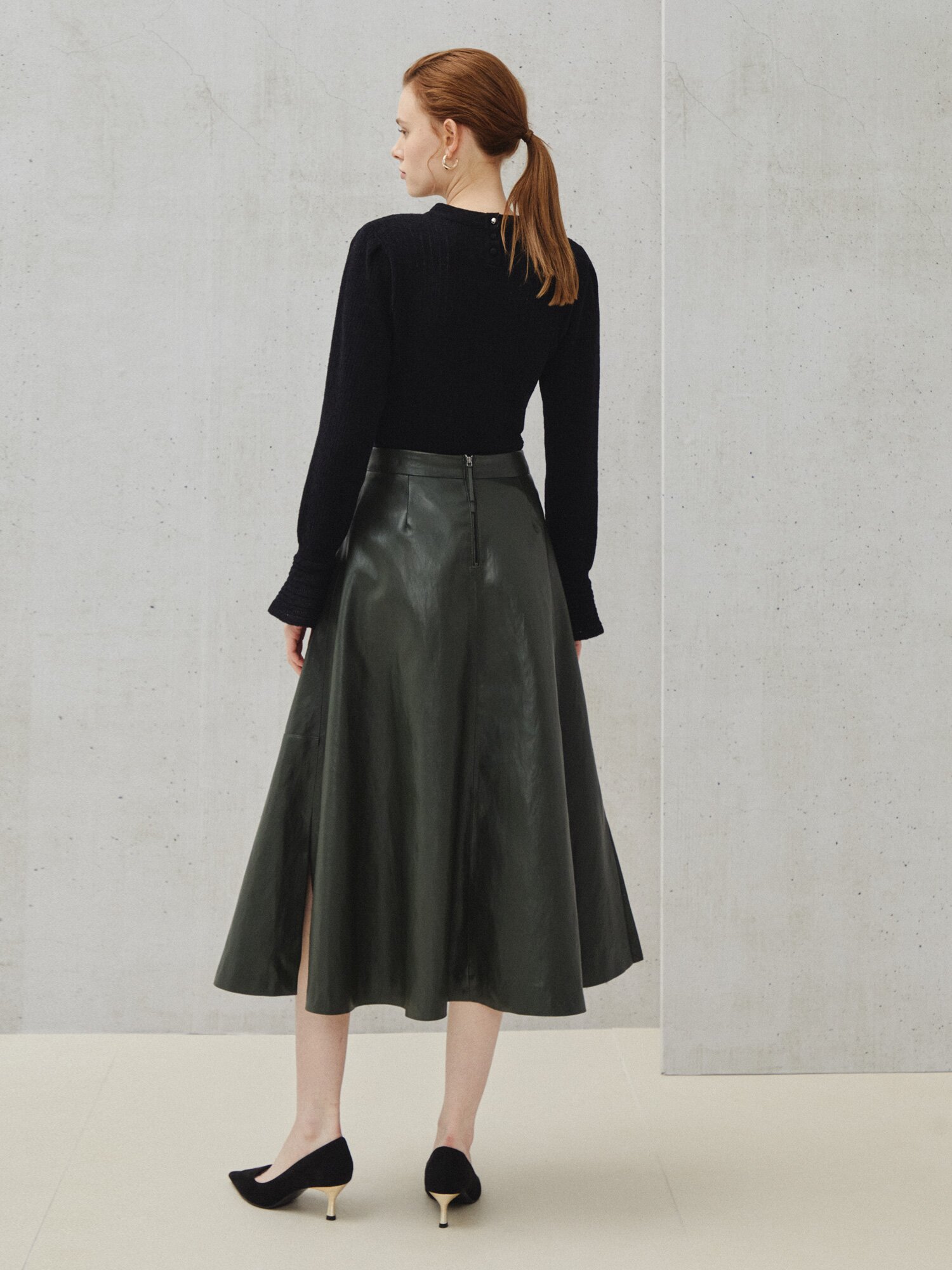 소프트 레더 플레어 스커트 (DARK GREEN)