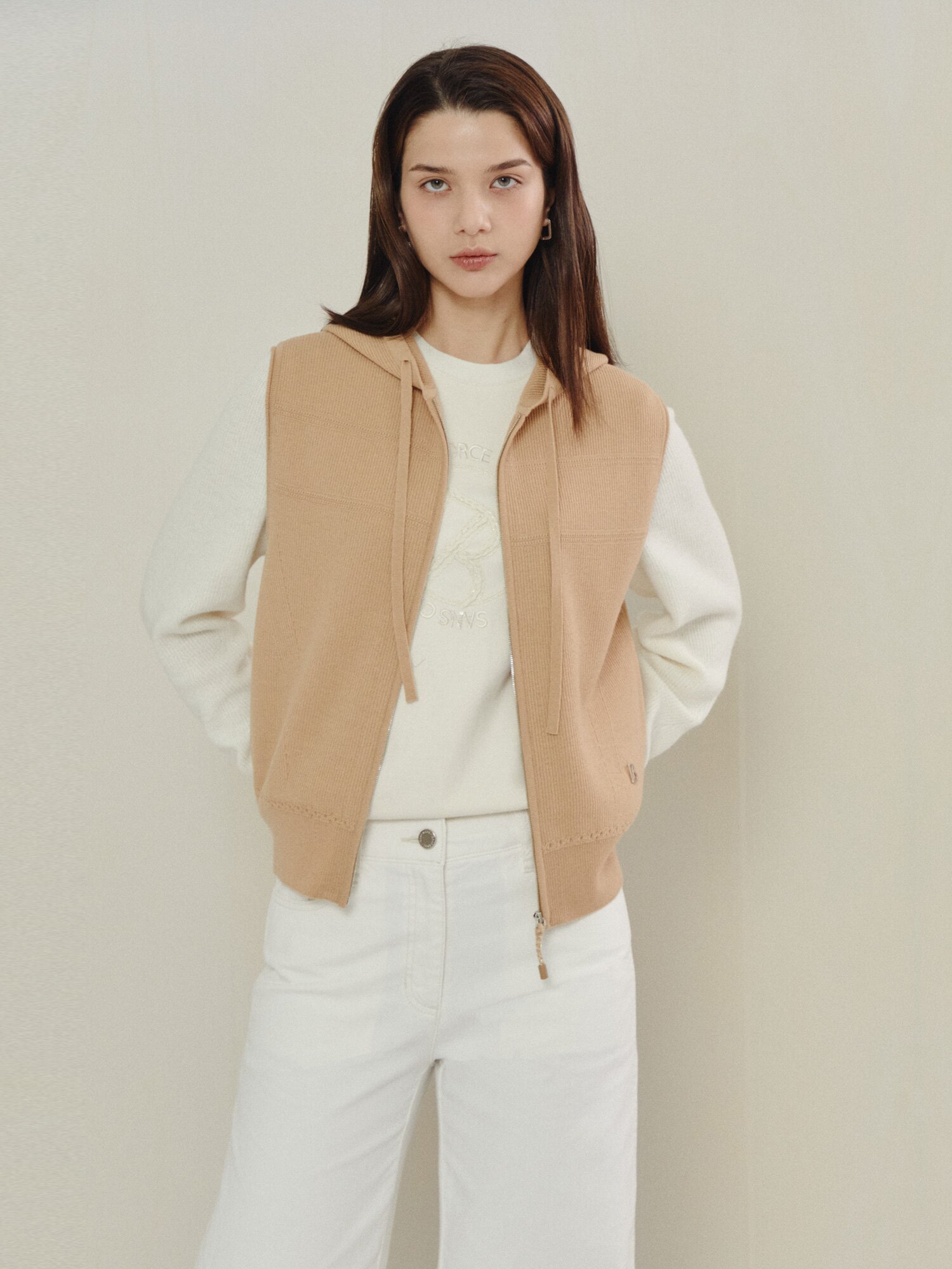 라이트 니트 후디드 베스트 (CAMEL)