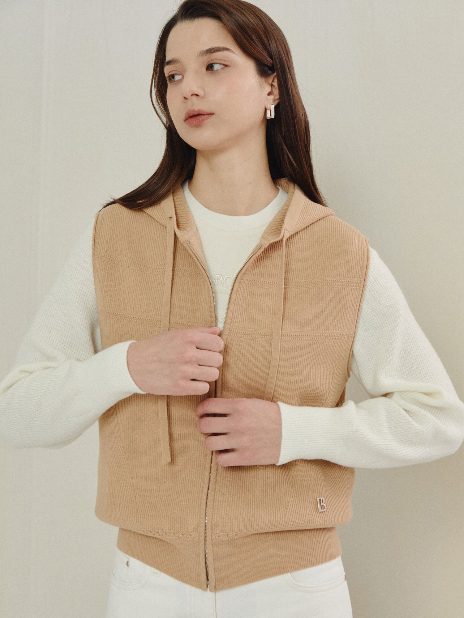 라이트 니트 후디드 베스트 (CAMEL)