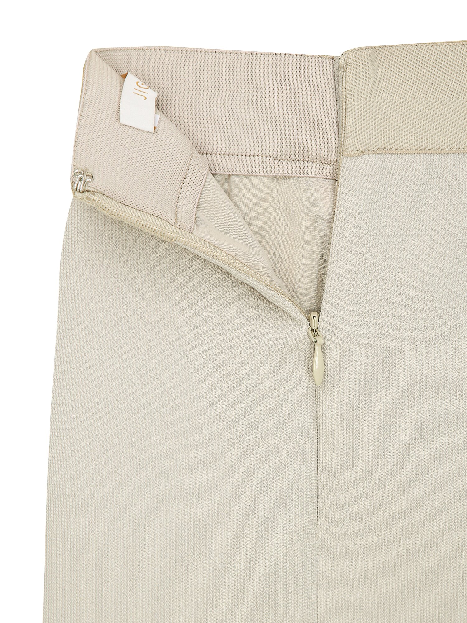 로고 장식 백 밴딩 A라인 스커트 (BEIGE)