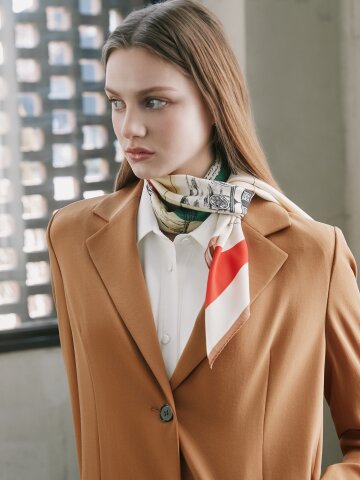 멀티 컬러 일러스트 스퀘어 스카프 