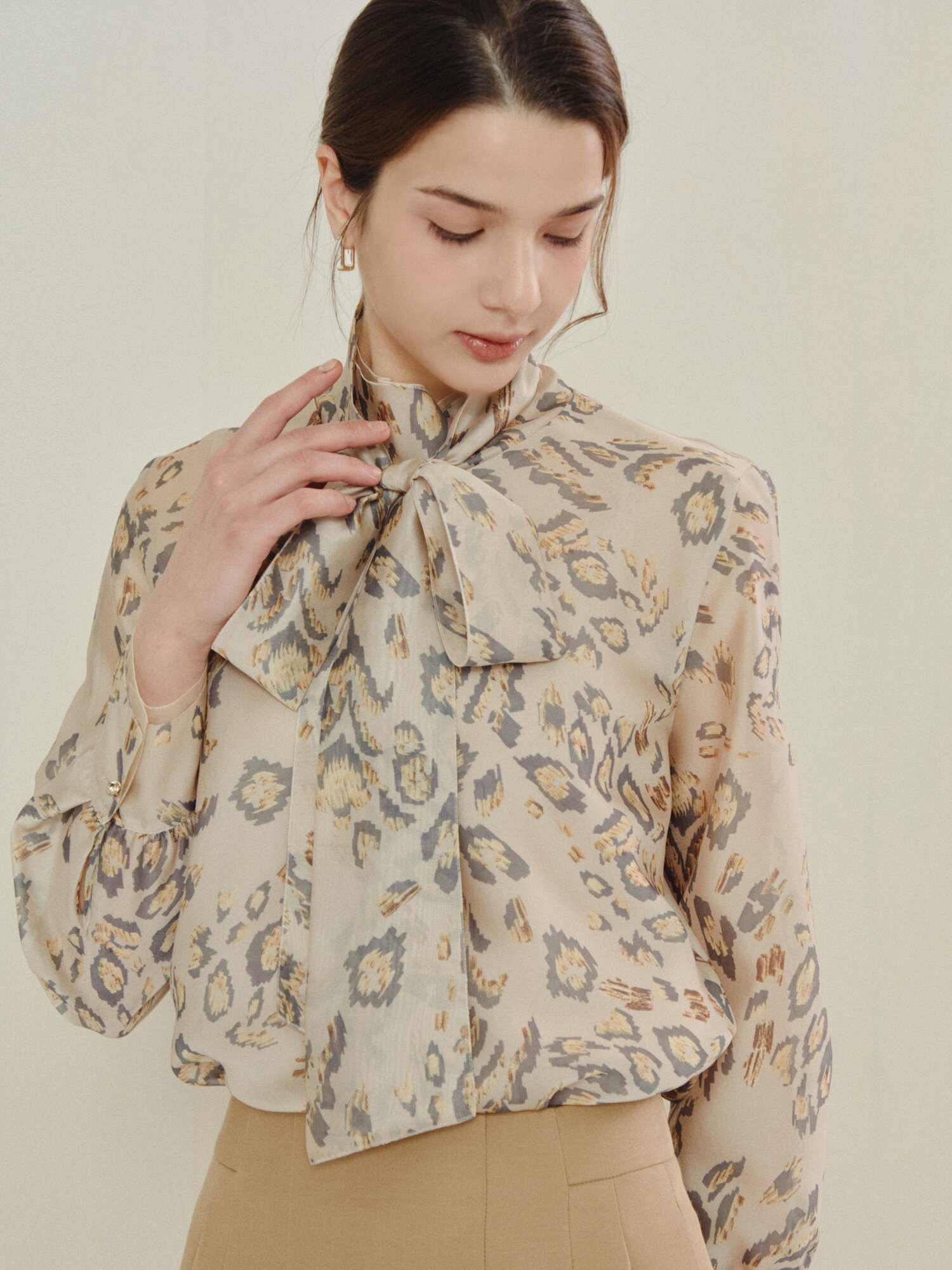 소프트 레오파드 타이 블라우스 세트 (PRINT BEIGE)