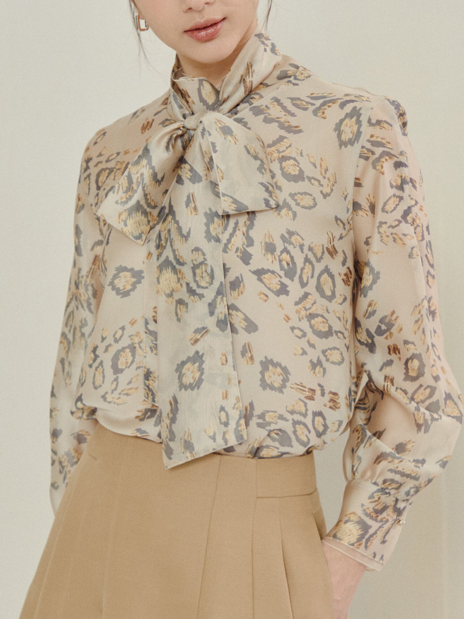 소프트 레오파드 타이 블라우스 세트 (PRINT BEIGE)