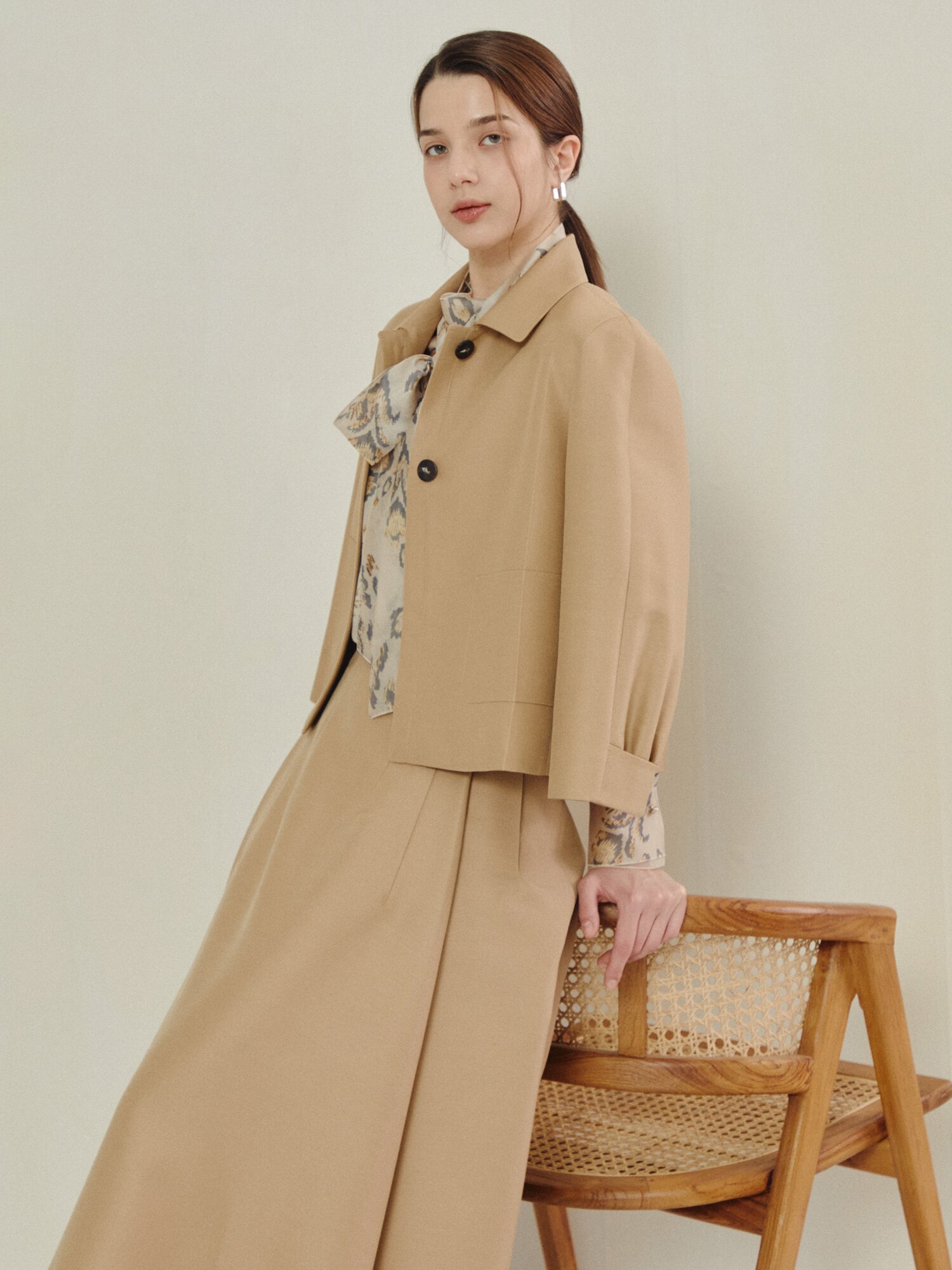 클래식 숏 테일러드 미니멀 싱글 재킷 (BEIGE)