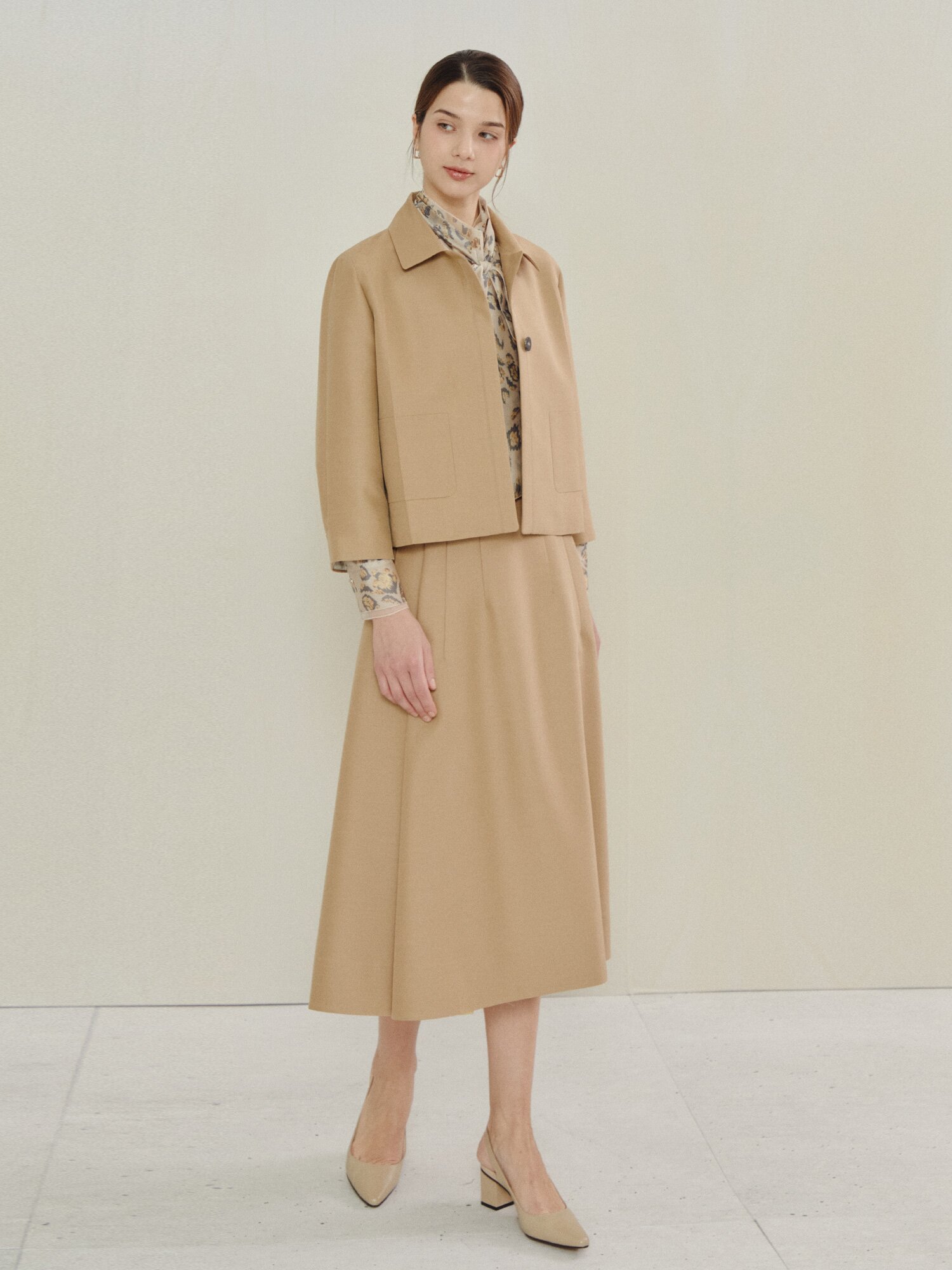 클래식 숏 테일러드 미니멀 싱글 재킷 (BEIGE)