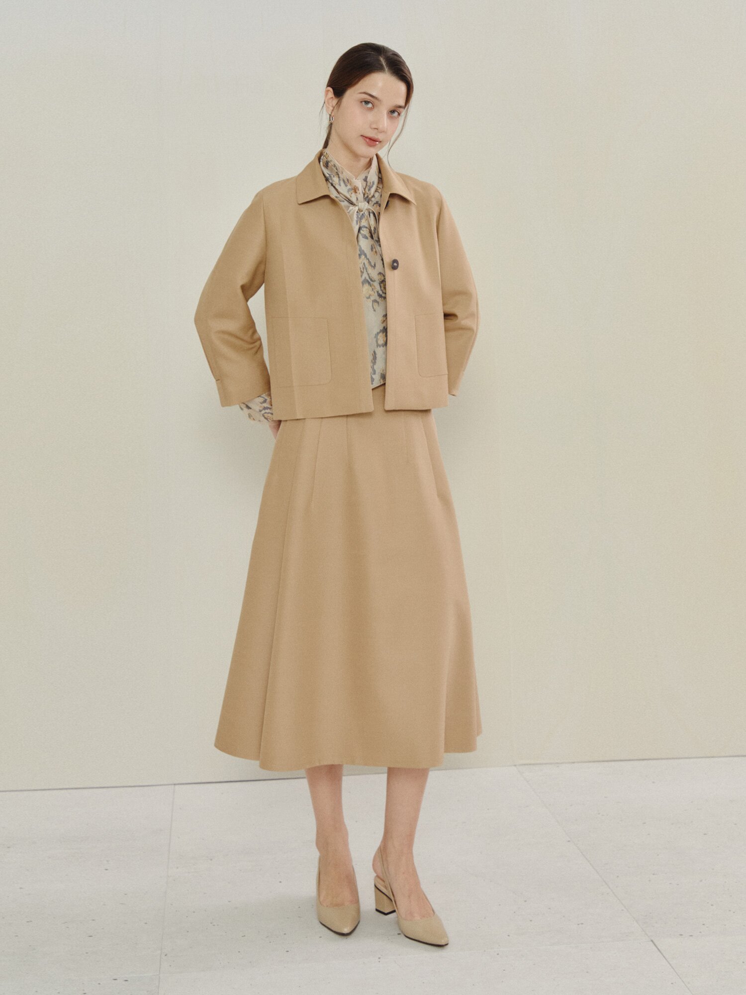 클래식 숏 테일러드 미니멀 싱글 재킷 (BEIGE)