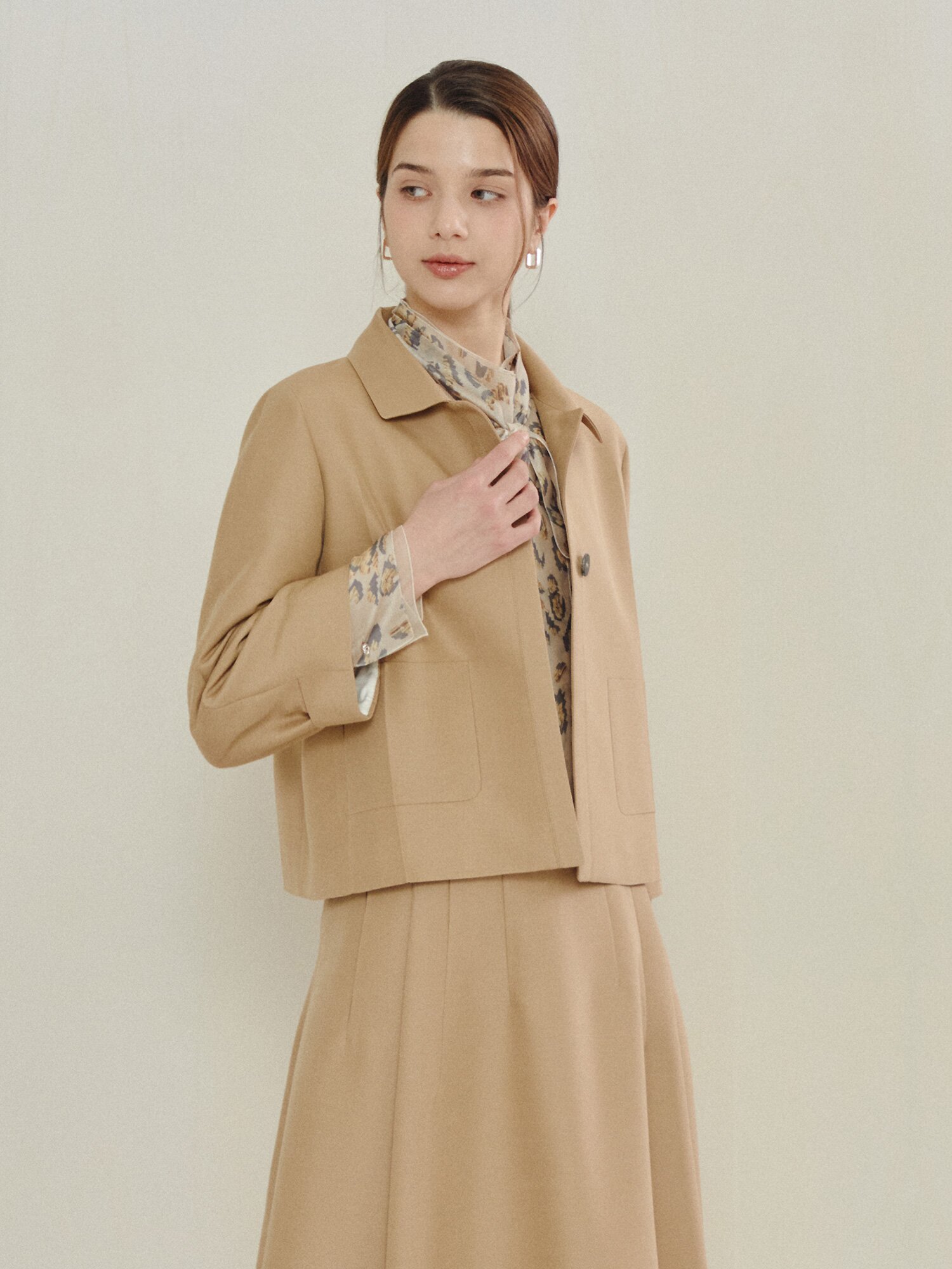 클래식 숏 테일러드 미니멀 싱글 재킷 (BEIGE)