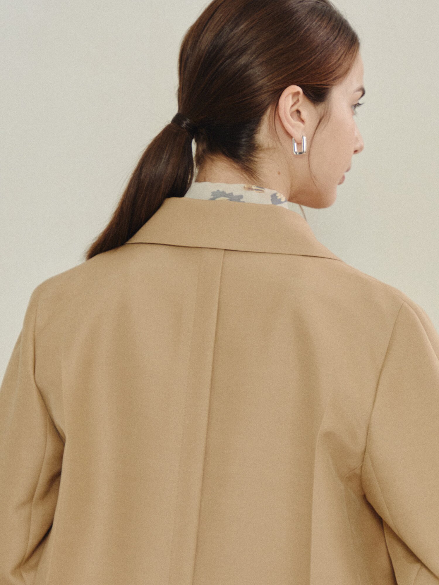 클래식 숏 테일러드 미니멀 싱글 재킷 (BEIGE)