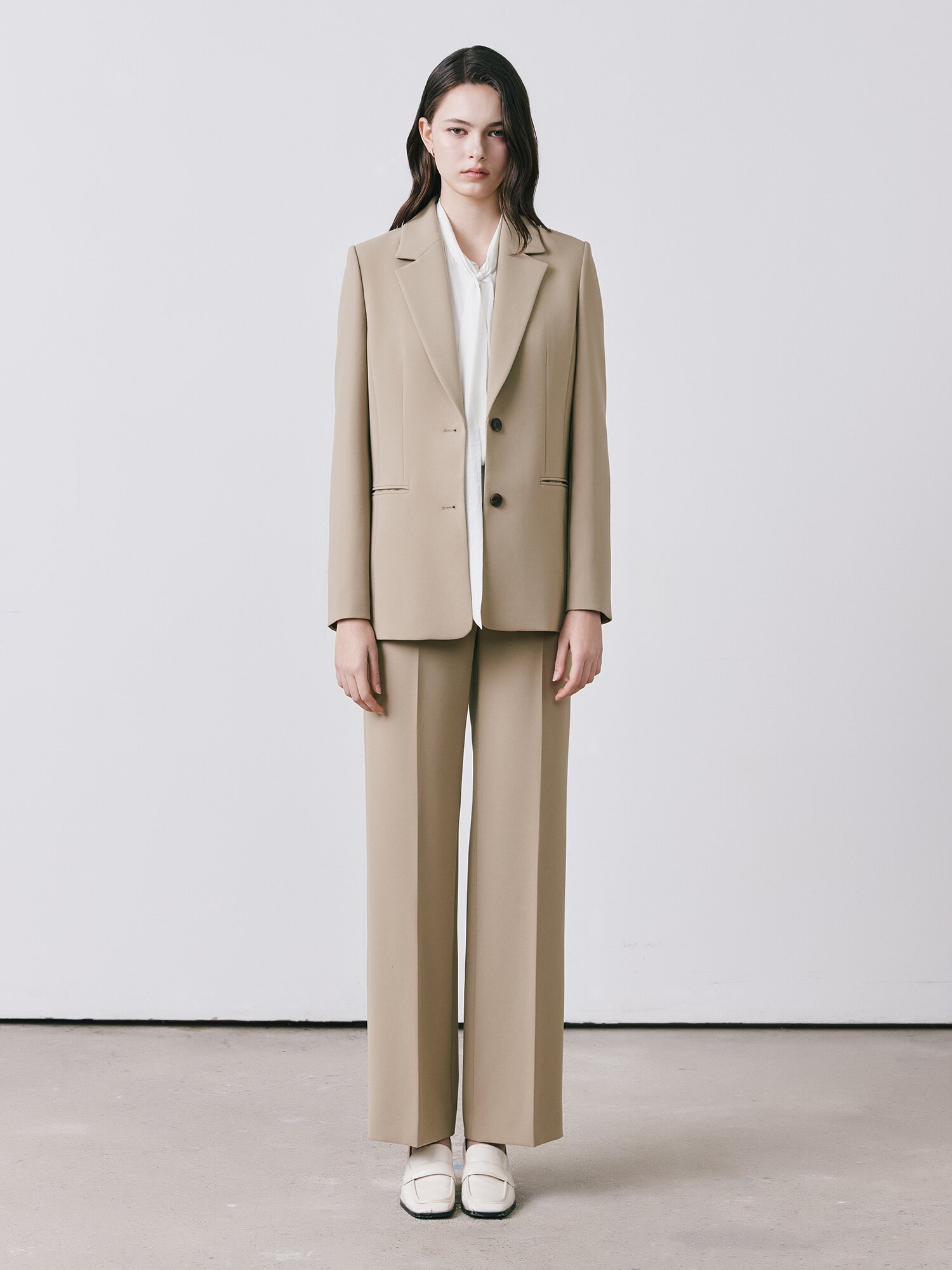 테일러드 싱글 투버튼 재킷 (BEIGE)