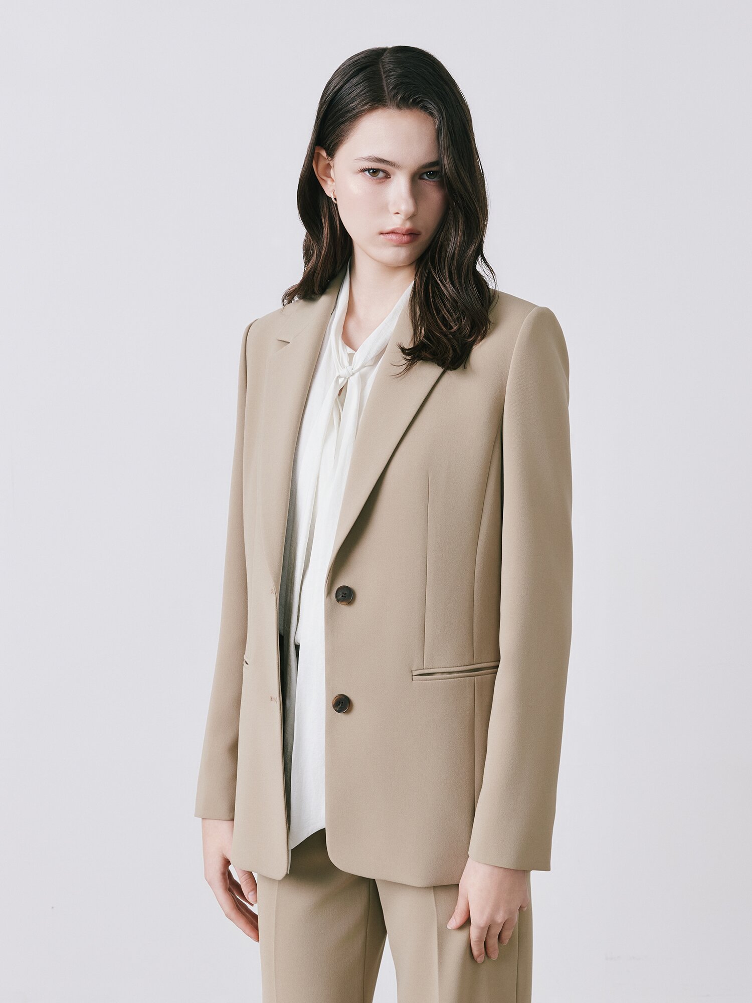 테일러드 싱글 투버튼 재킷 (BEIGE)