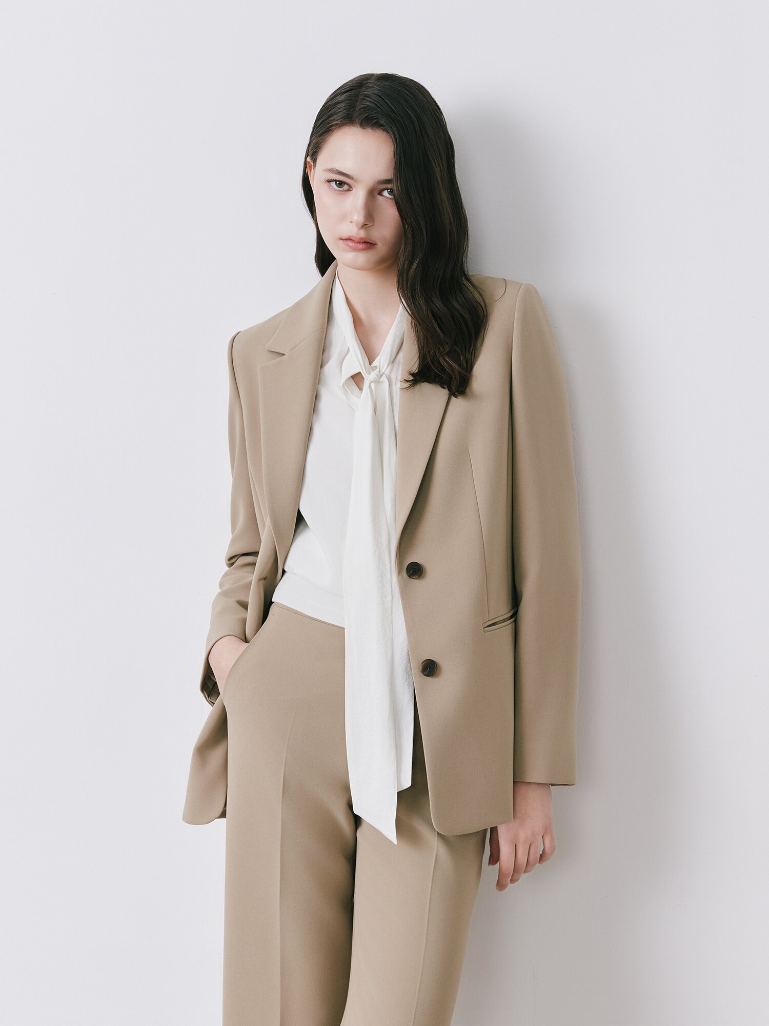 테일러드 싱글 투버튼 재킷 (BEIGE)