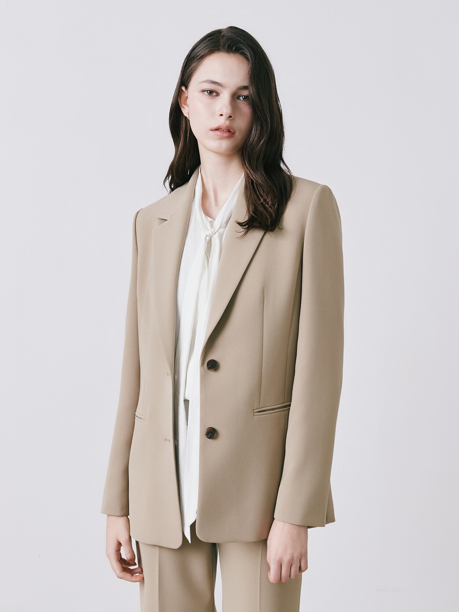 테일러드 싱글 투버튼 재킷 (BEIGE)