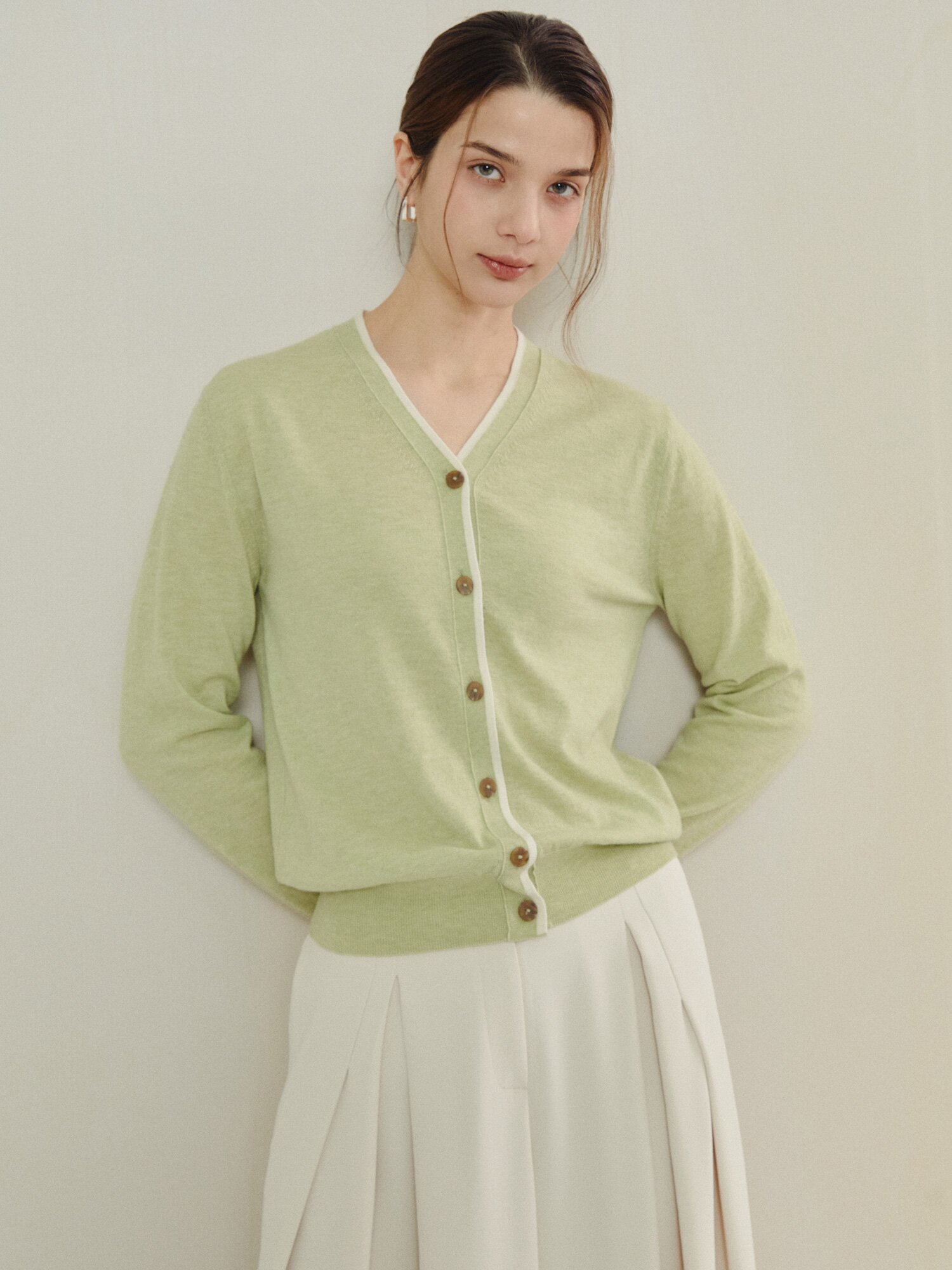 클래식 브이 실루엣 니트 카디건 (LIME)