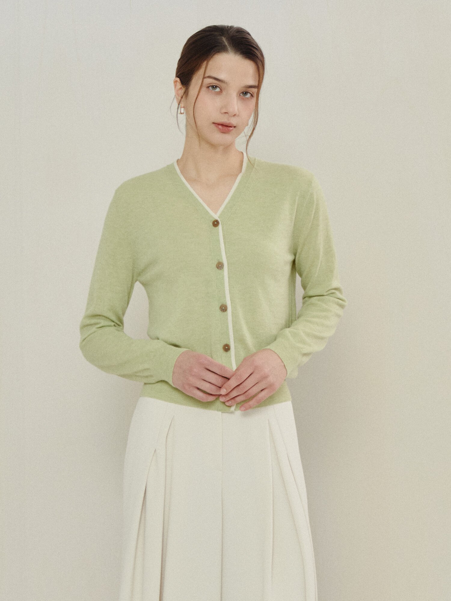 클래식 브이 실루엣 니트 카디건 (LIME)