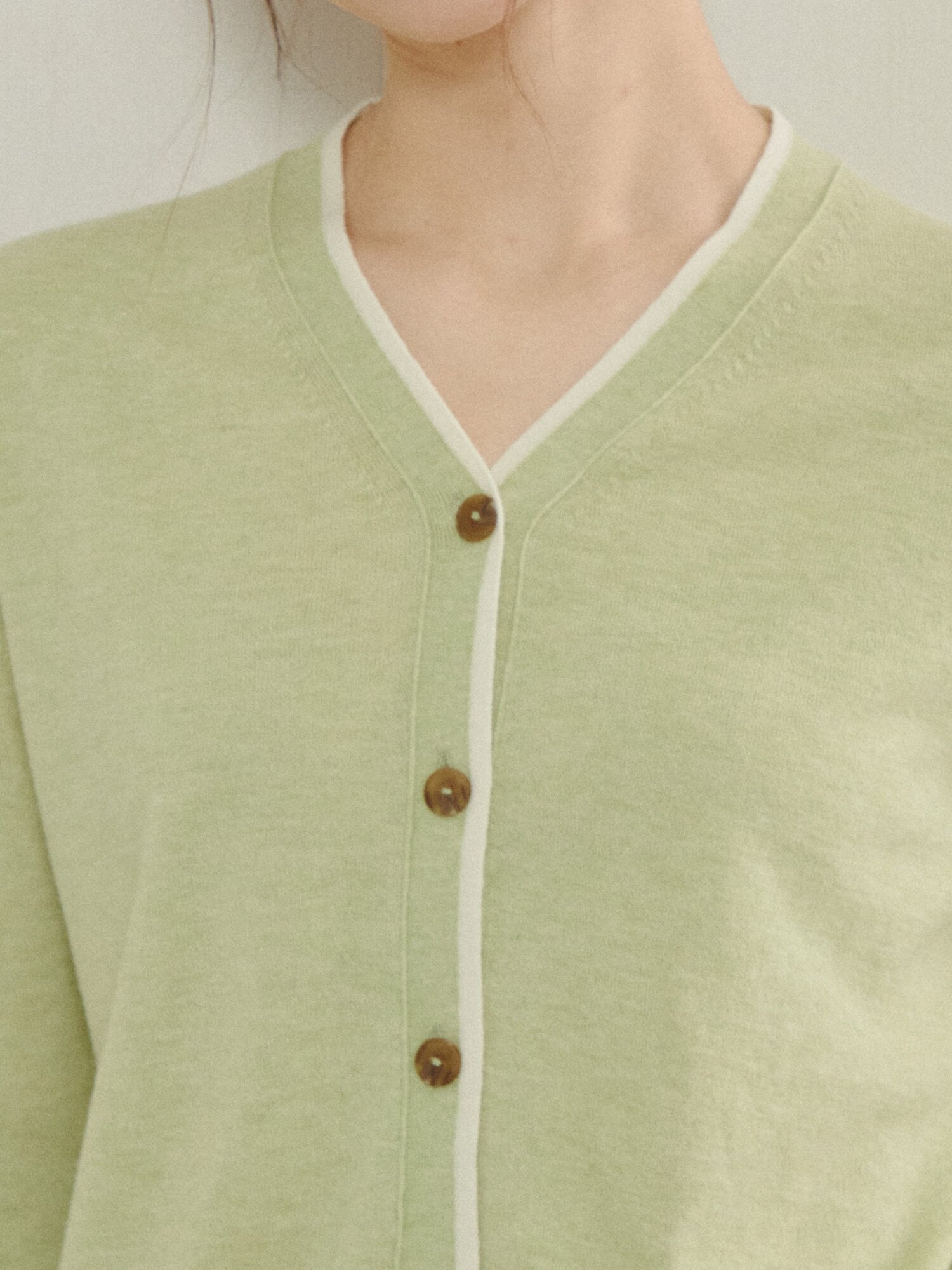 클래식 브이 실루엣 니트 카디건 (LIME)