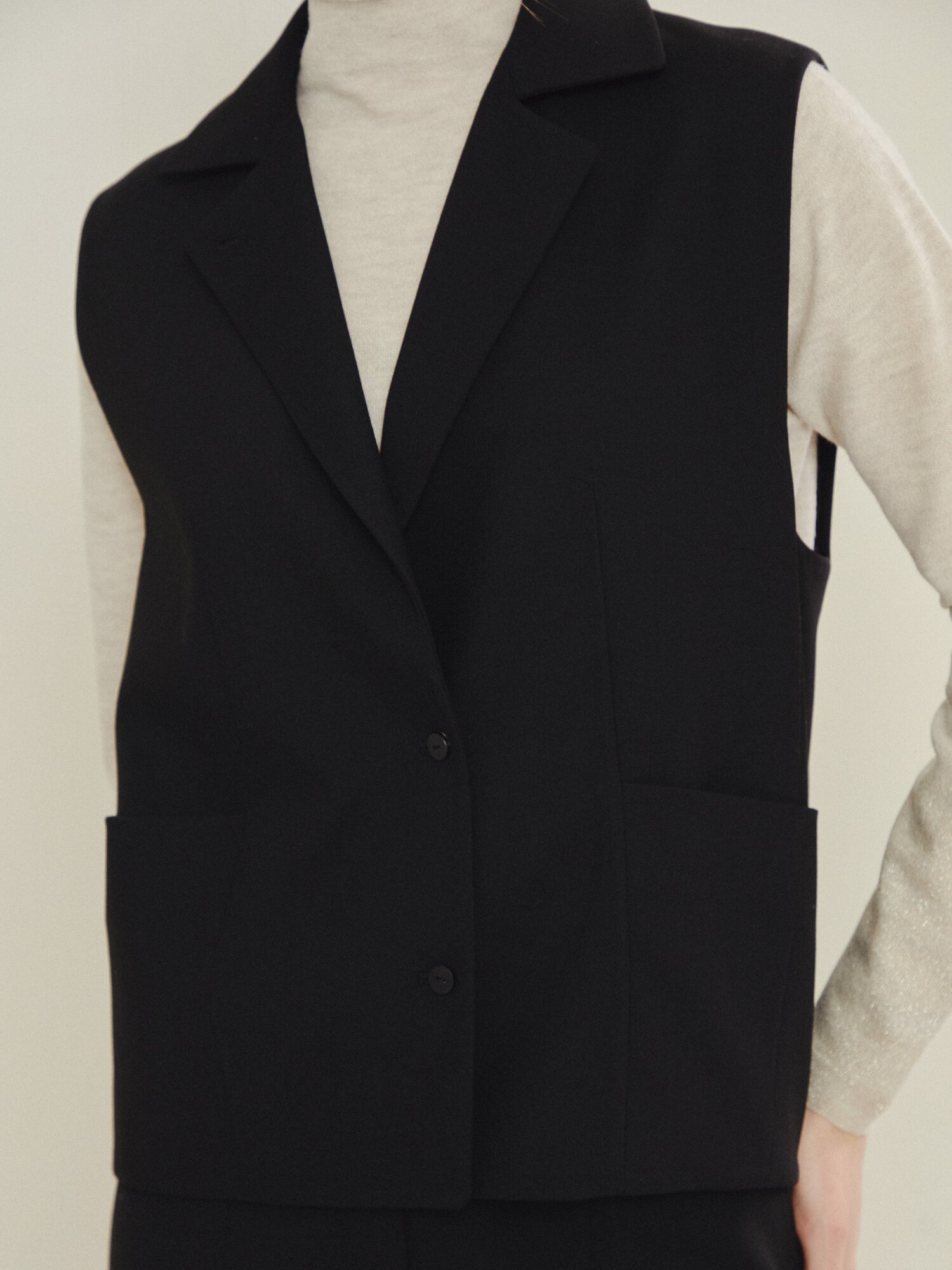 미니멀 테일러드 슬리브리스 베스트 (BLACK)