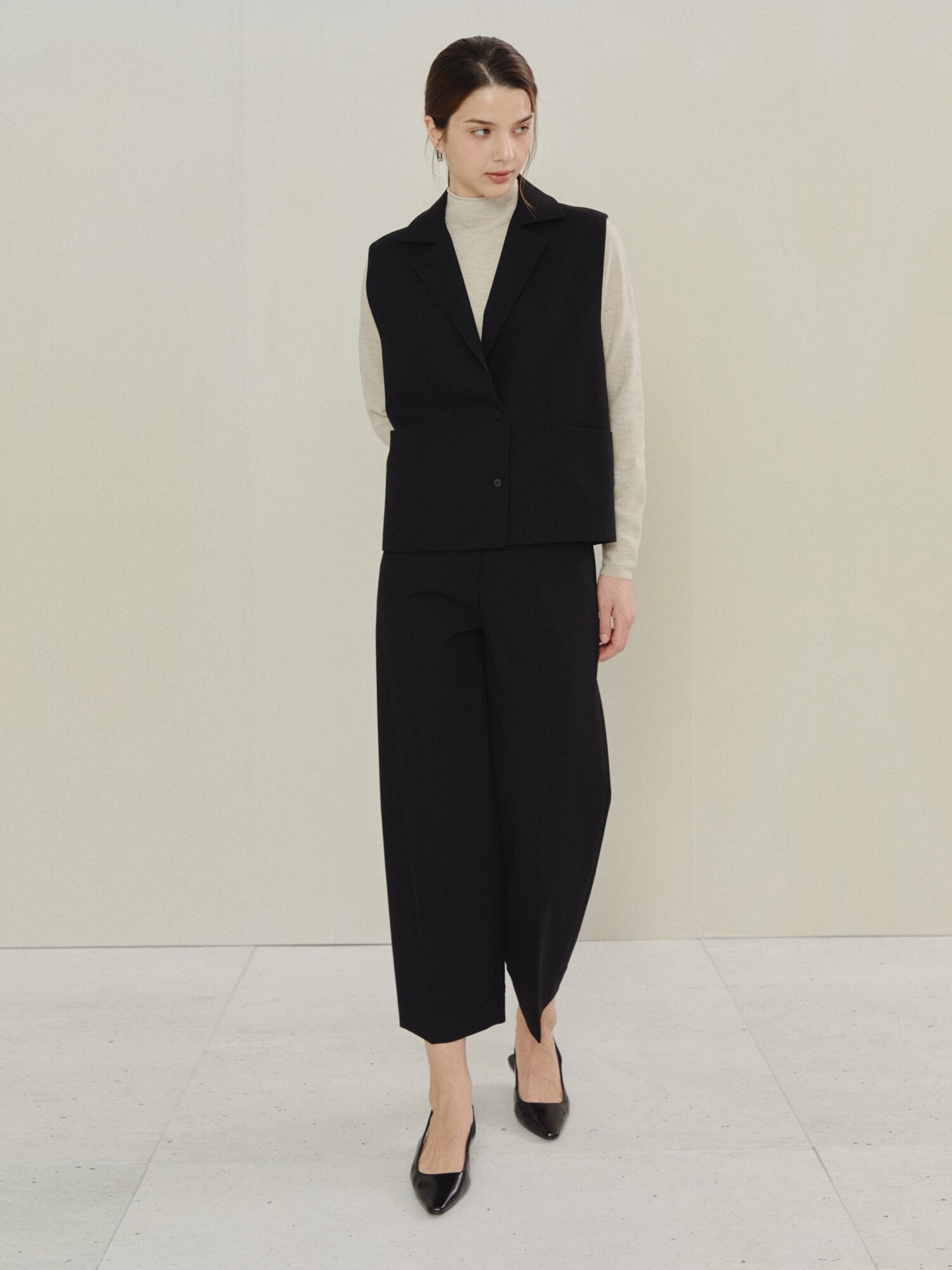 미니멀 테일러드 슬리브리스 베스트 (BLACK)