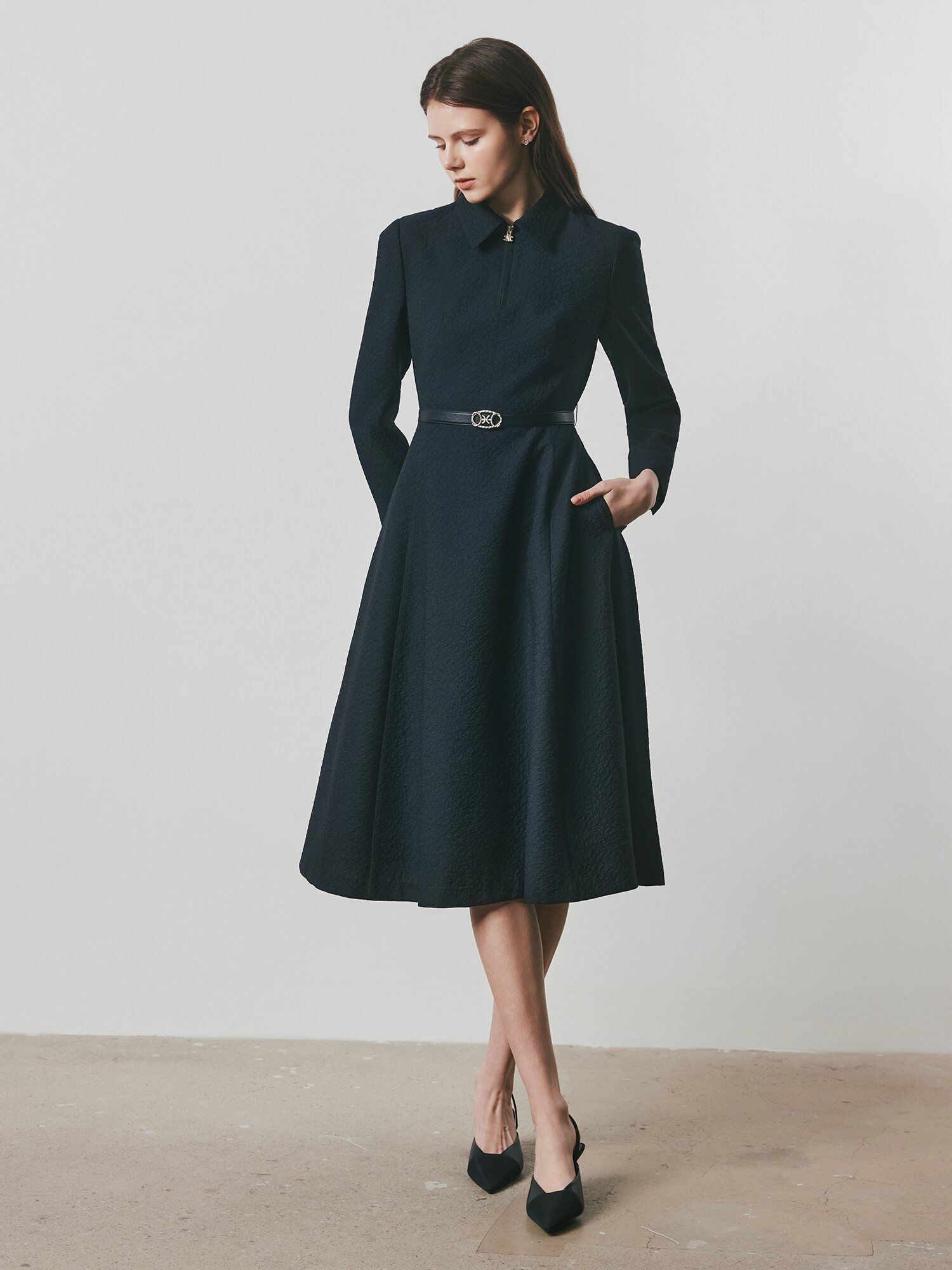 자카드 반집업 칼라 플레어 원피스 (BLACK)