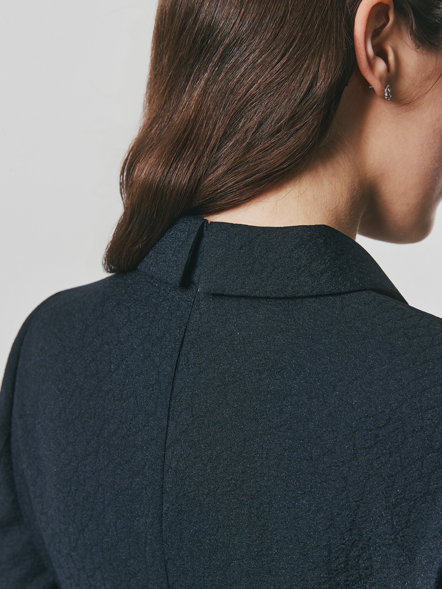 자카드 반집업 칼라 플레어 원피스 (BLACK)