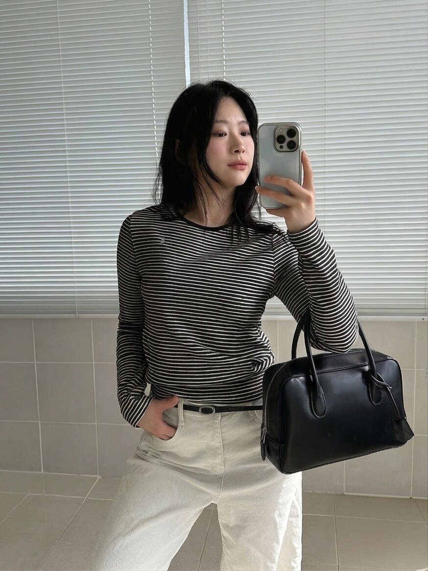 자수 포인트 스트라이프 티셔츠 (BLACK)