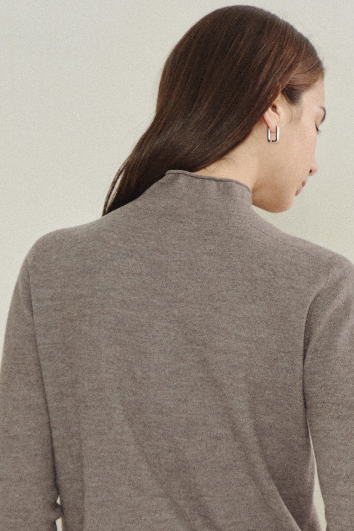 에센셜 하프넥 울 니트 탑 (BROWN)