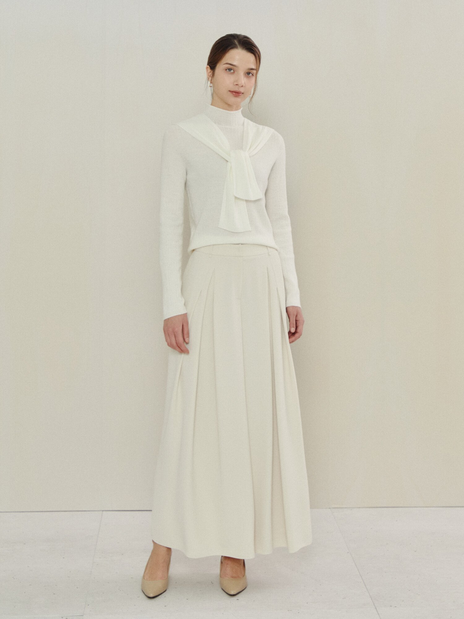 플로우 플리츠 롱 와이드 팬츠 (LIGHT BEIGE)