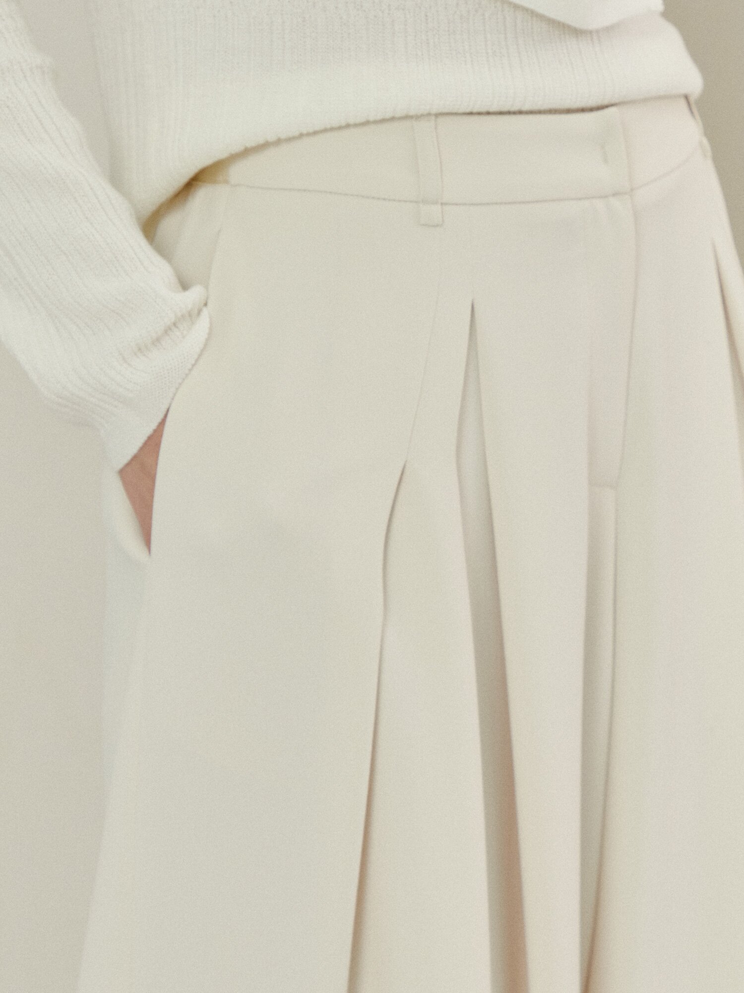 플로우 플리츠 롱 와이드 팬츠 (LIGHT BEIGE)