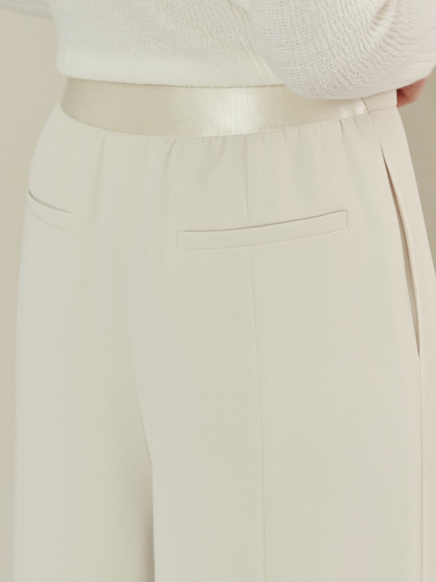 플로우 플리츠 롱 와이드 팬츠 (LIGHT BEIGE)