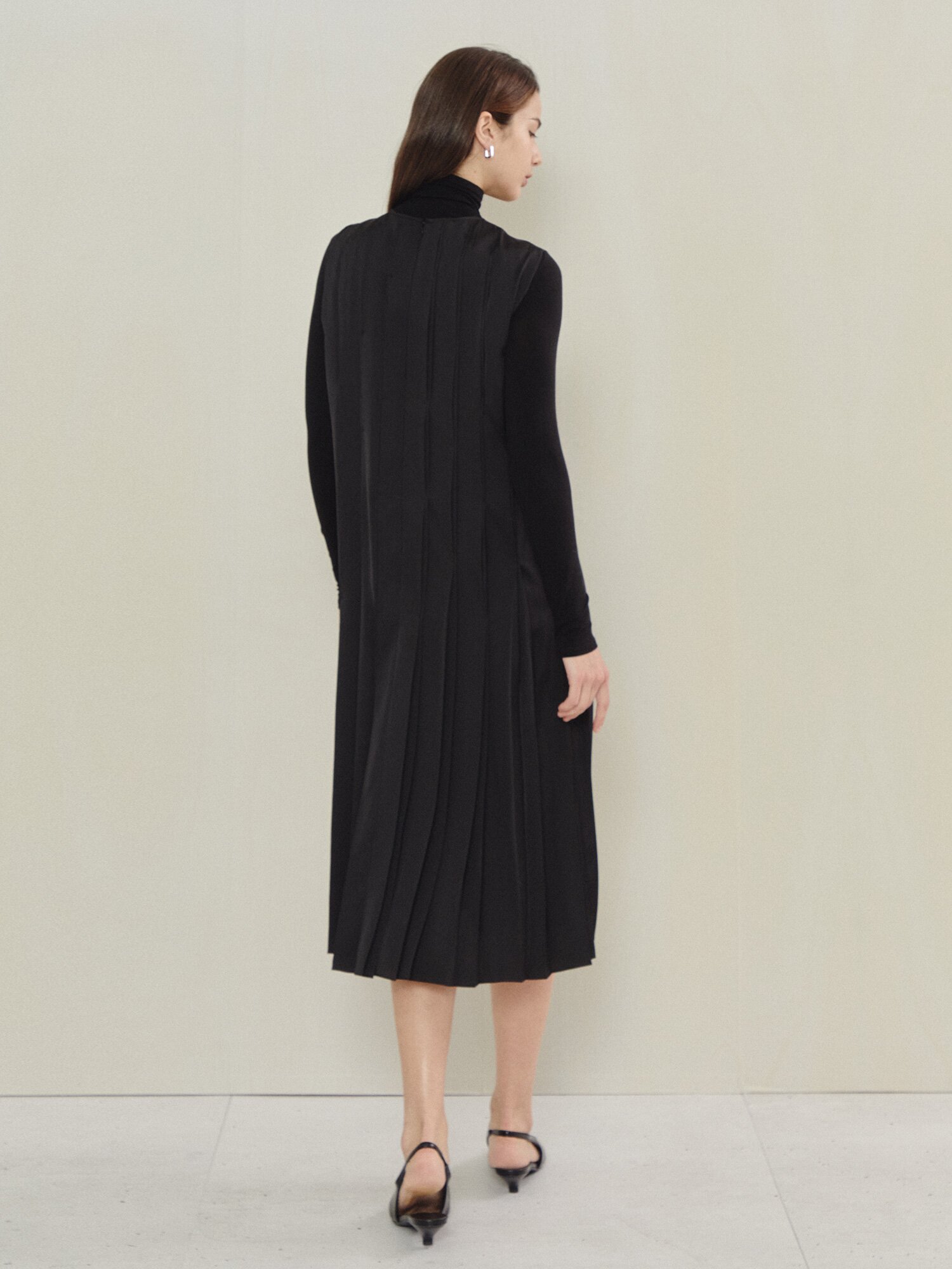 에센셜 플리츠 레이어드 원피스 세트 (DARK NAVY)